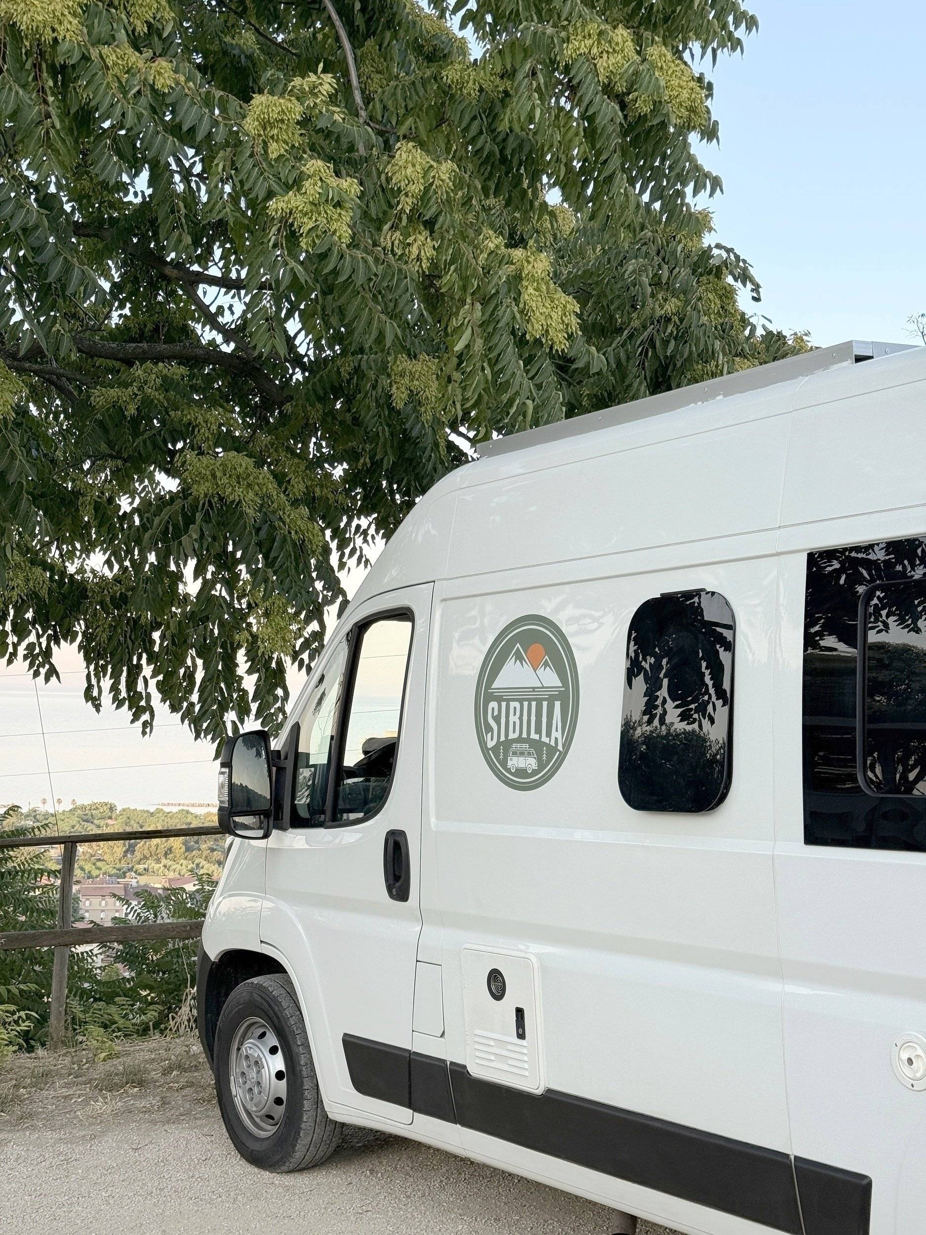 Vue avant de 3/4 Peugeot Boxer - Yescapa