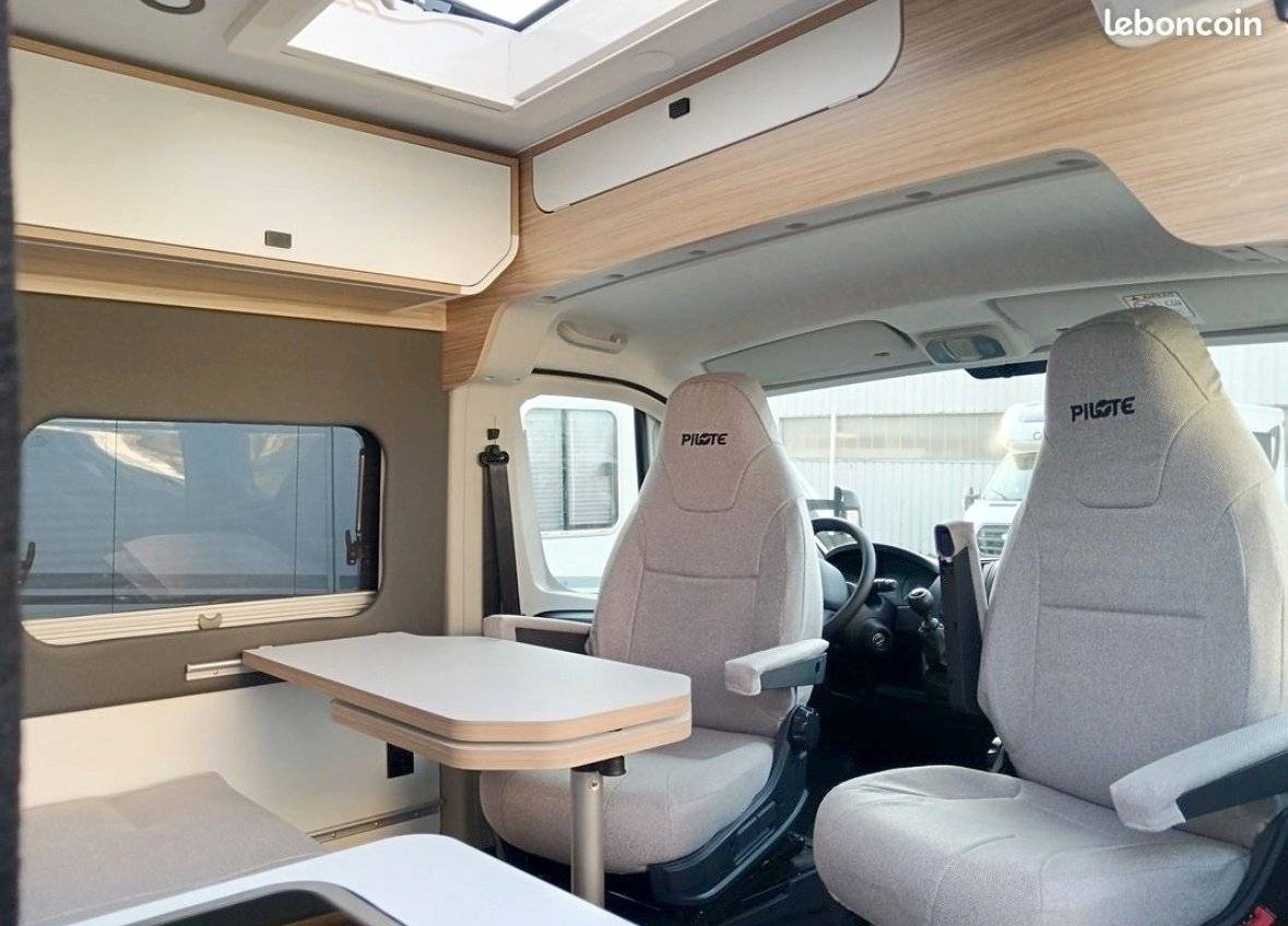 Dining Area Fiat Fiat Ducato, 2.3 l 140 Multijet, Euro 6d-Temp - Yescapa