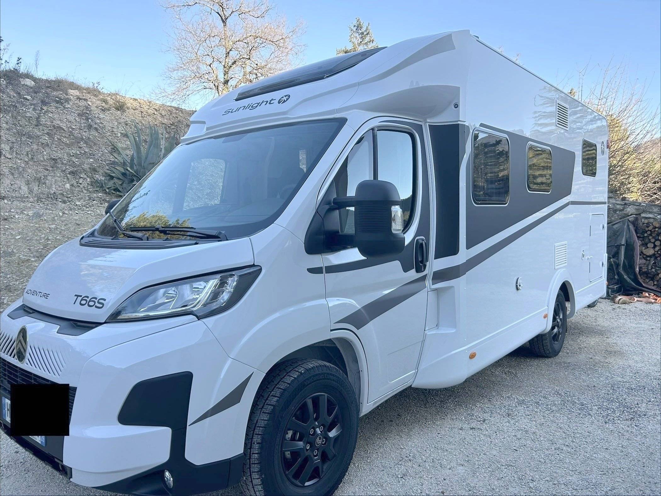 Voorkant 3/4 Citroën 2.2L 140CV - Yescapa