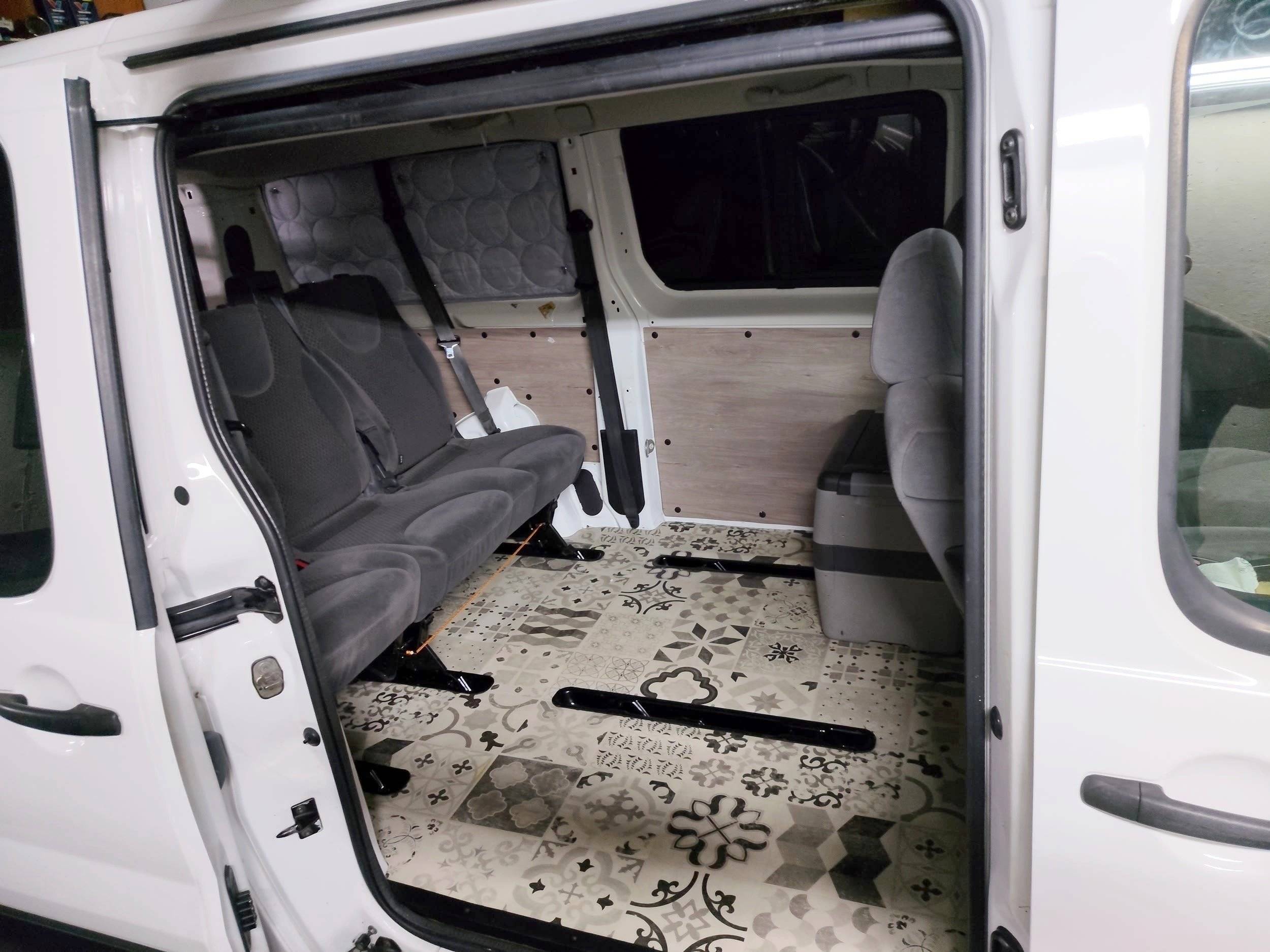 Dinette Peugeot Expert 1,6 l 95 ch - Yescapa