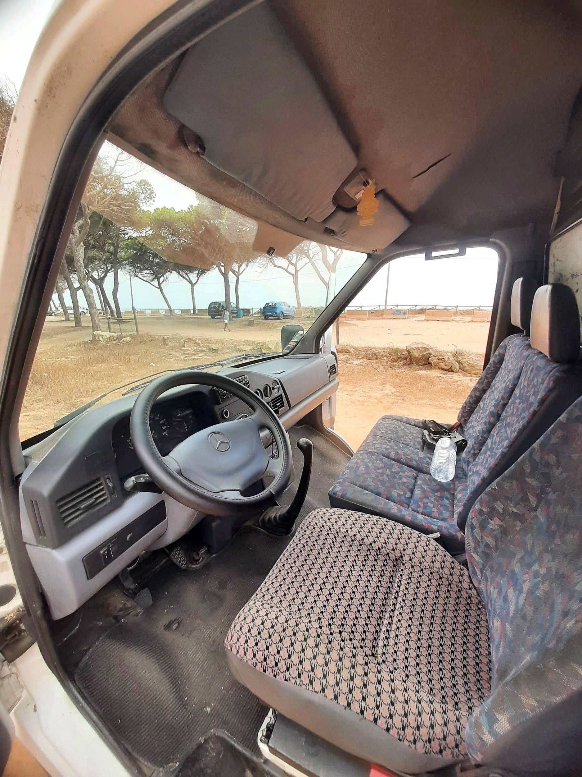 Fahrerbereich Mercedes Sprinter 312 d - Yescapa