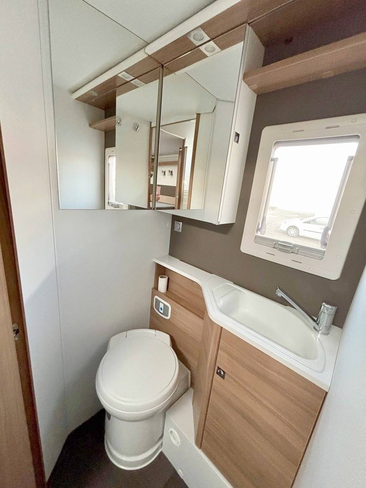 Adria Matrix Axess 670SP