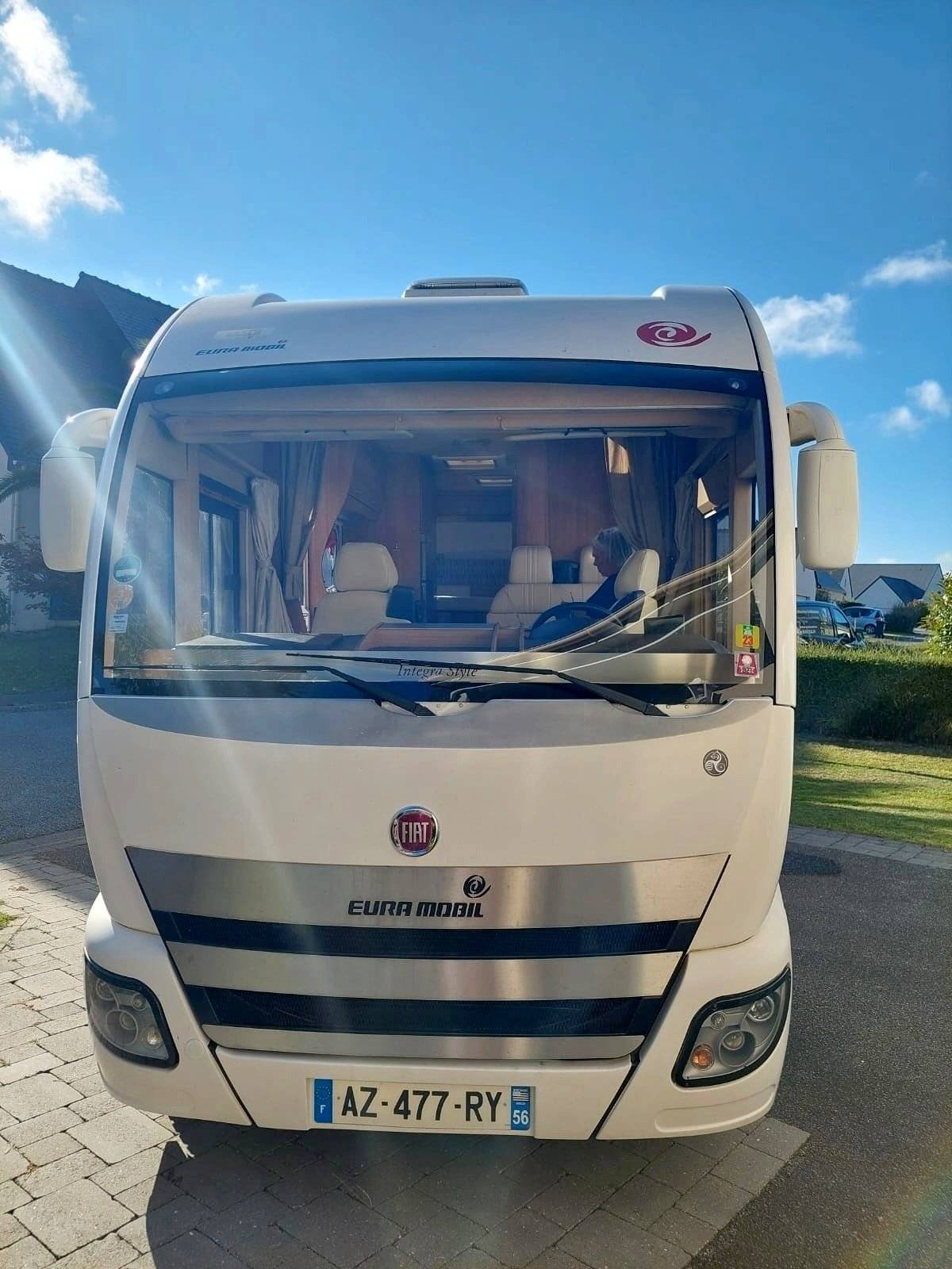 Vista frontale a ¾ Fiat Fiat ducato - Yescapa