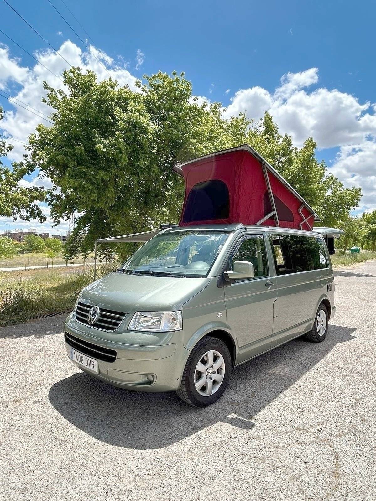 Front view from 3/4 Volkswagen - Yescapa