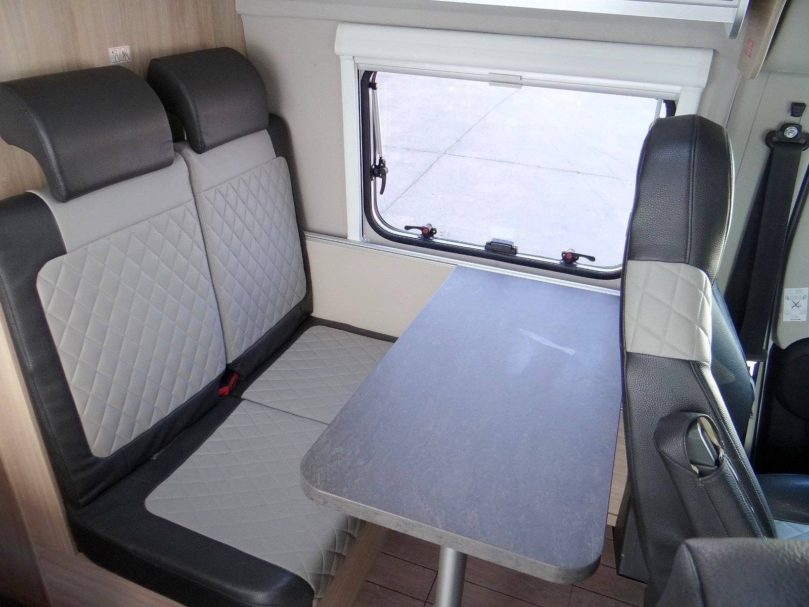 Coin repas Fiat Ducato 2,2 l 115 ch - Yescapa
