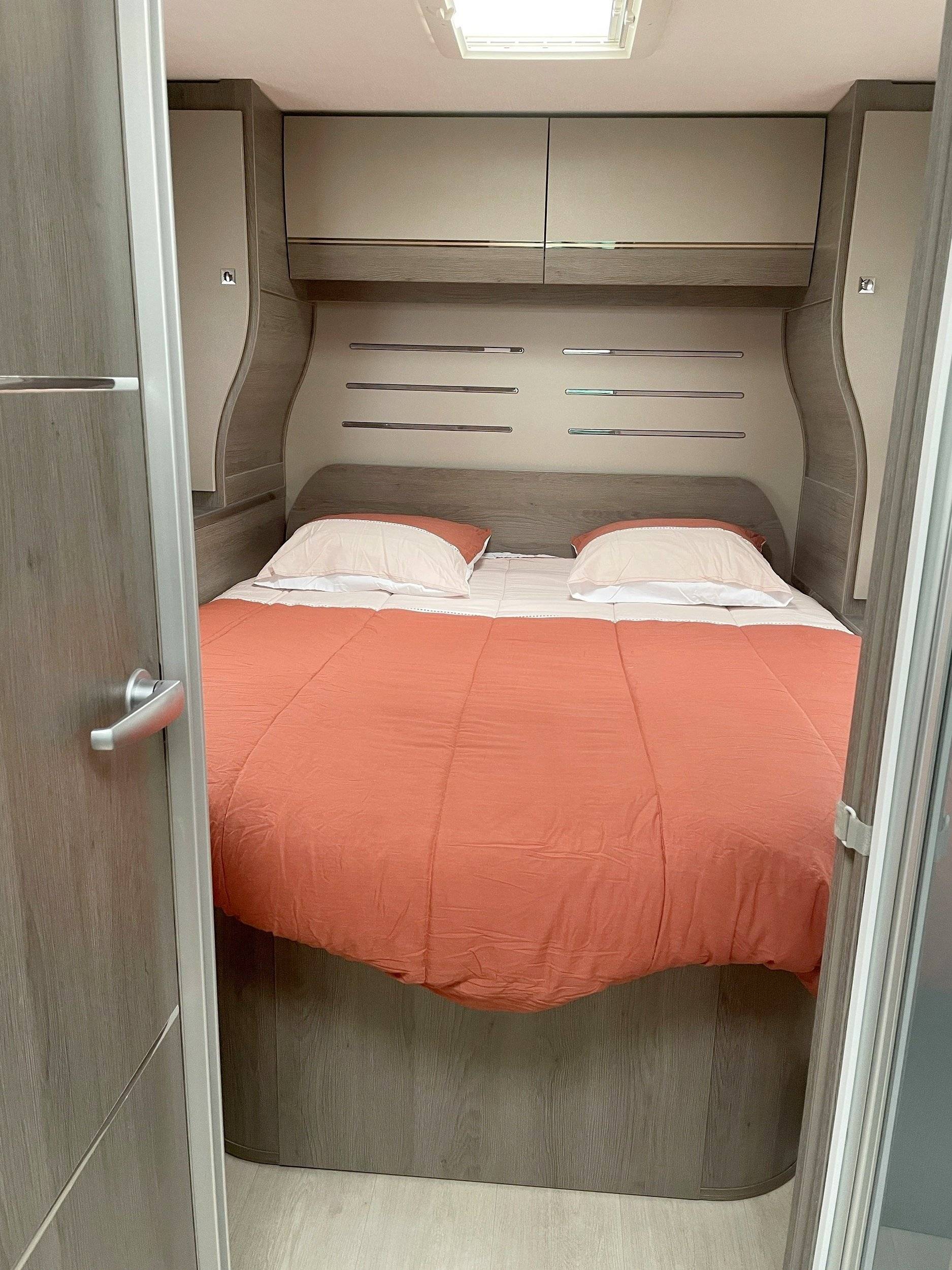 Challenger 348 XLB Graphite