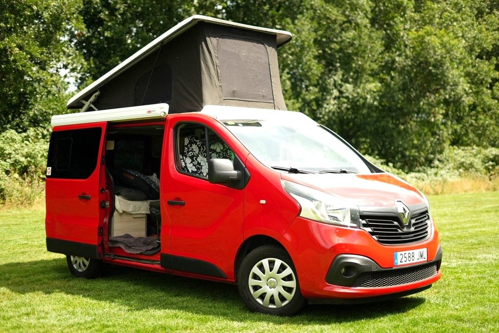 Vista del vehículo ángulo delantero Renault Renault Trafic - Yescapa