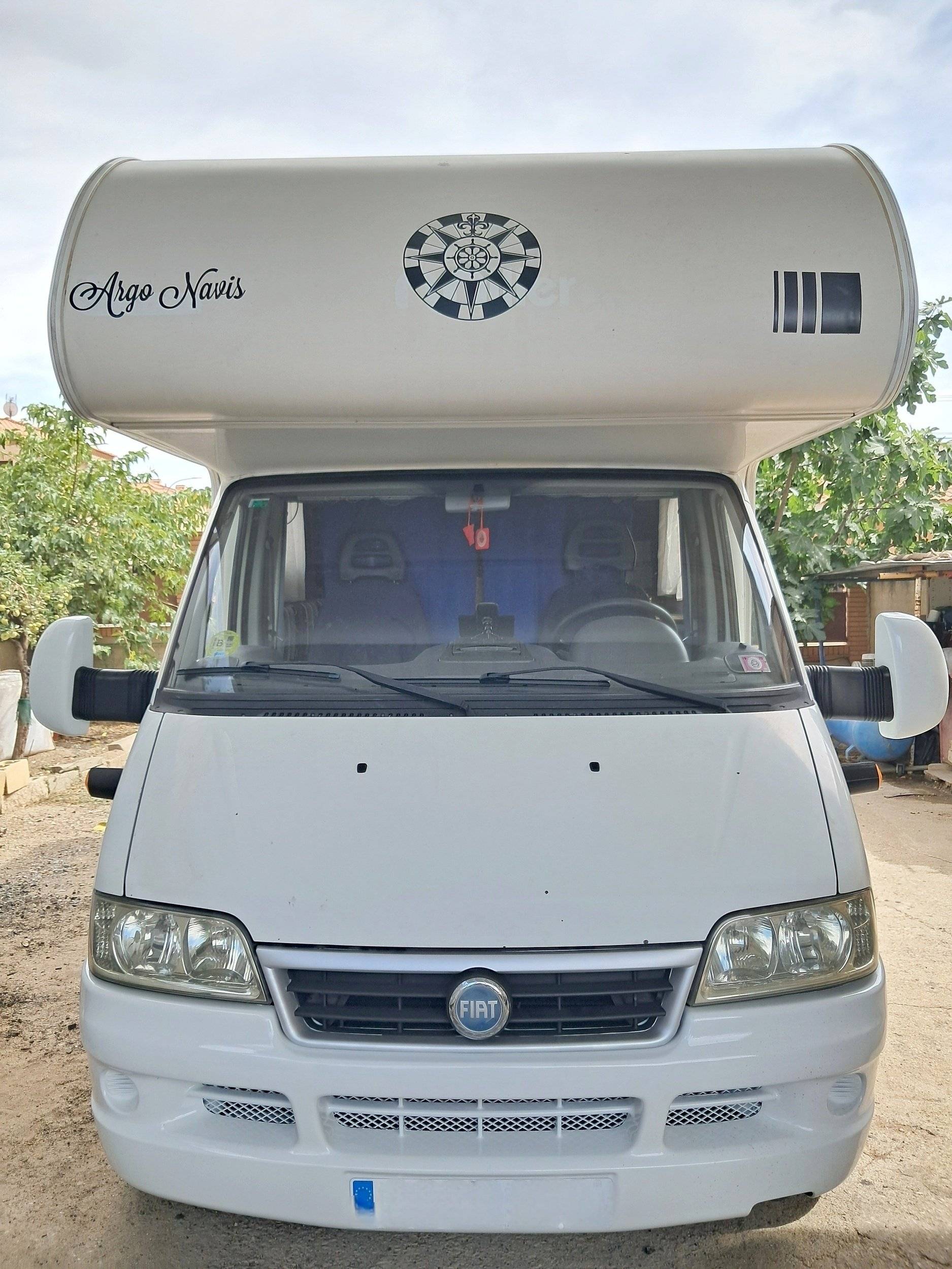 Front view from 3/4 Fiat Fiat 2.3 jtd - Yescapa