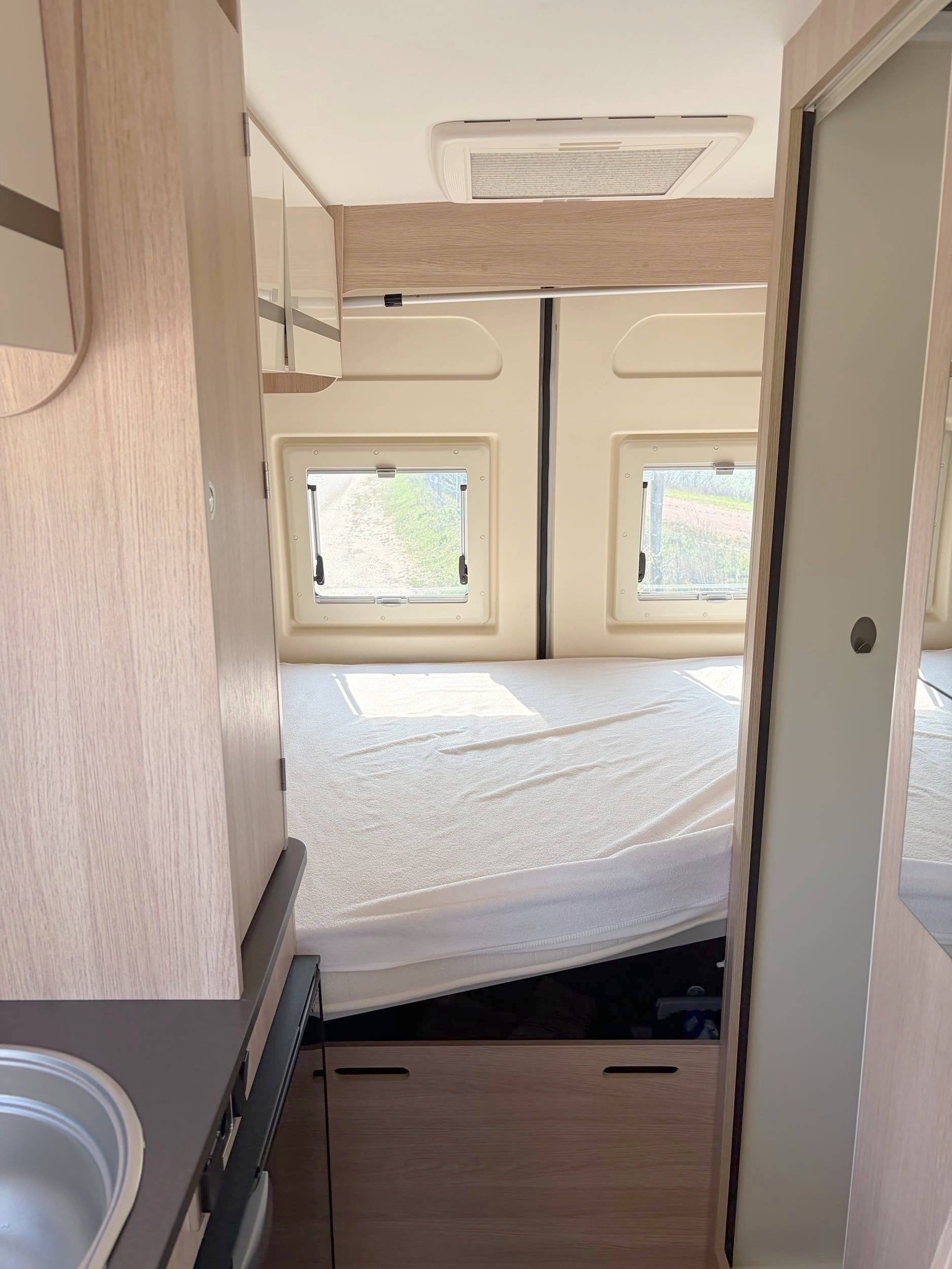 Couchages Peugeot Boxer 2.2 Blue HDI 140ch - Yescapa