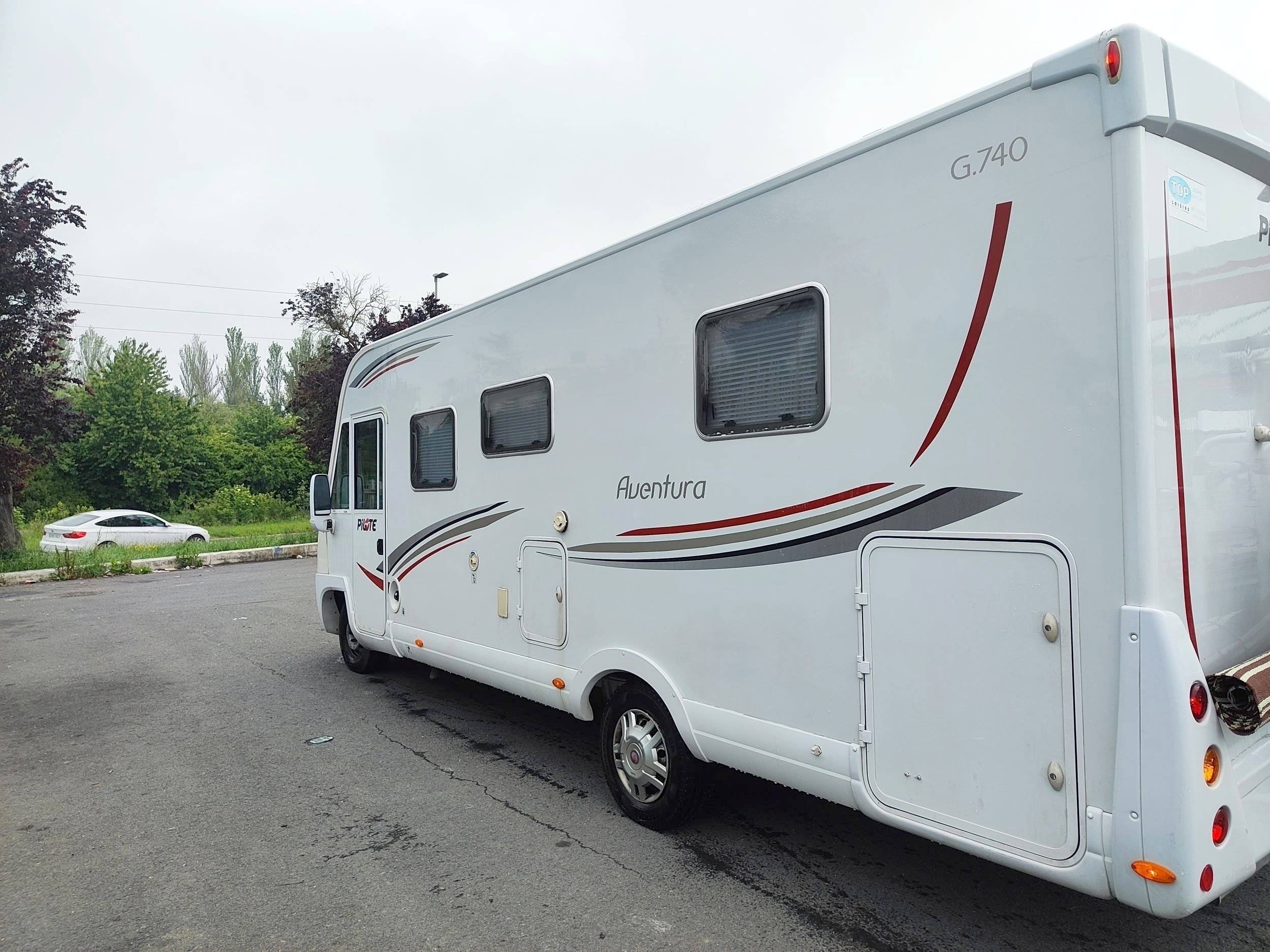 Front view from 3/4 Fiat 2,3 l 130 ch. - Yescapa