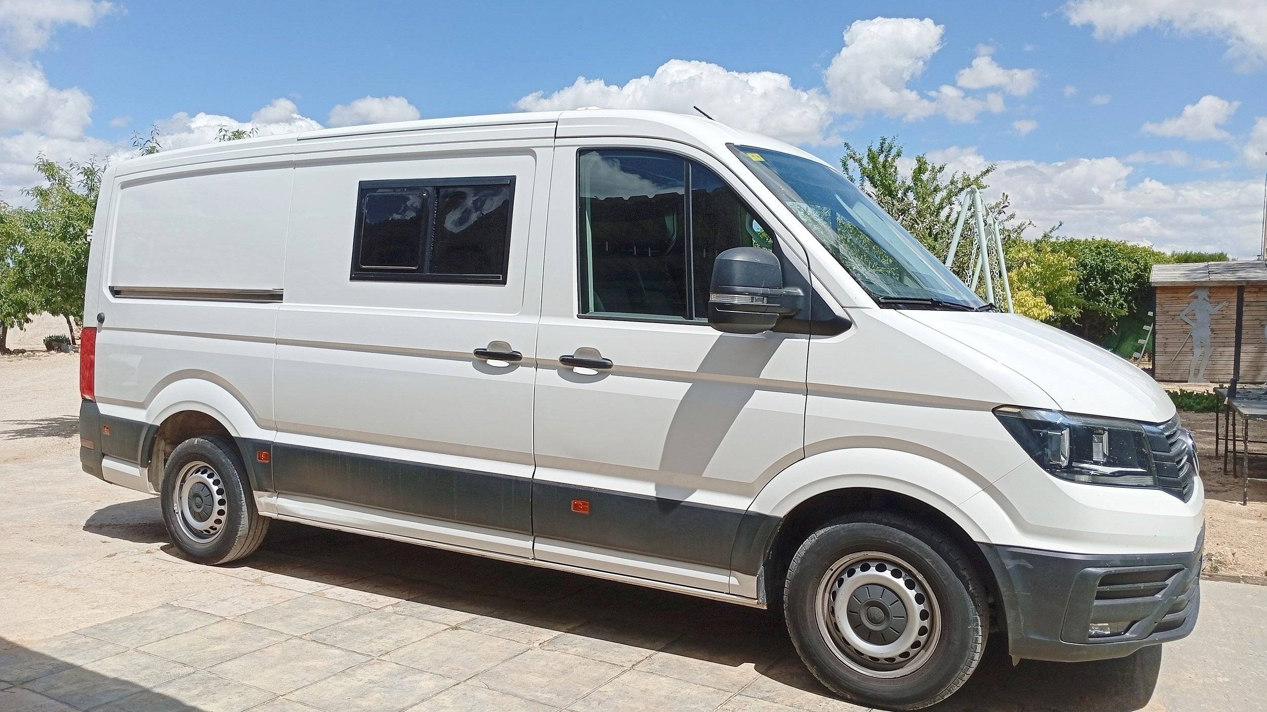 Front view from 3/4 Volkswagen - Yescapa