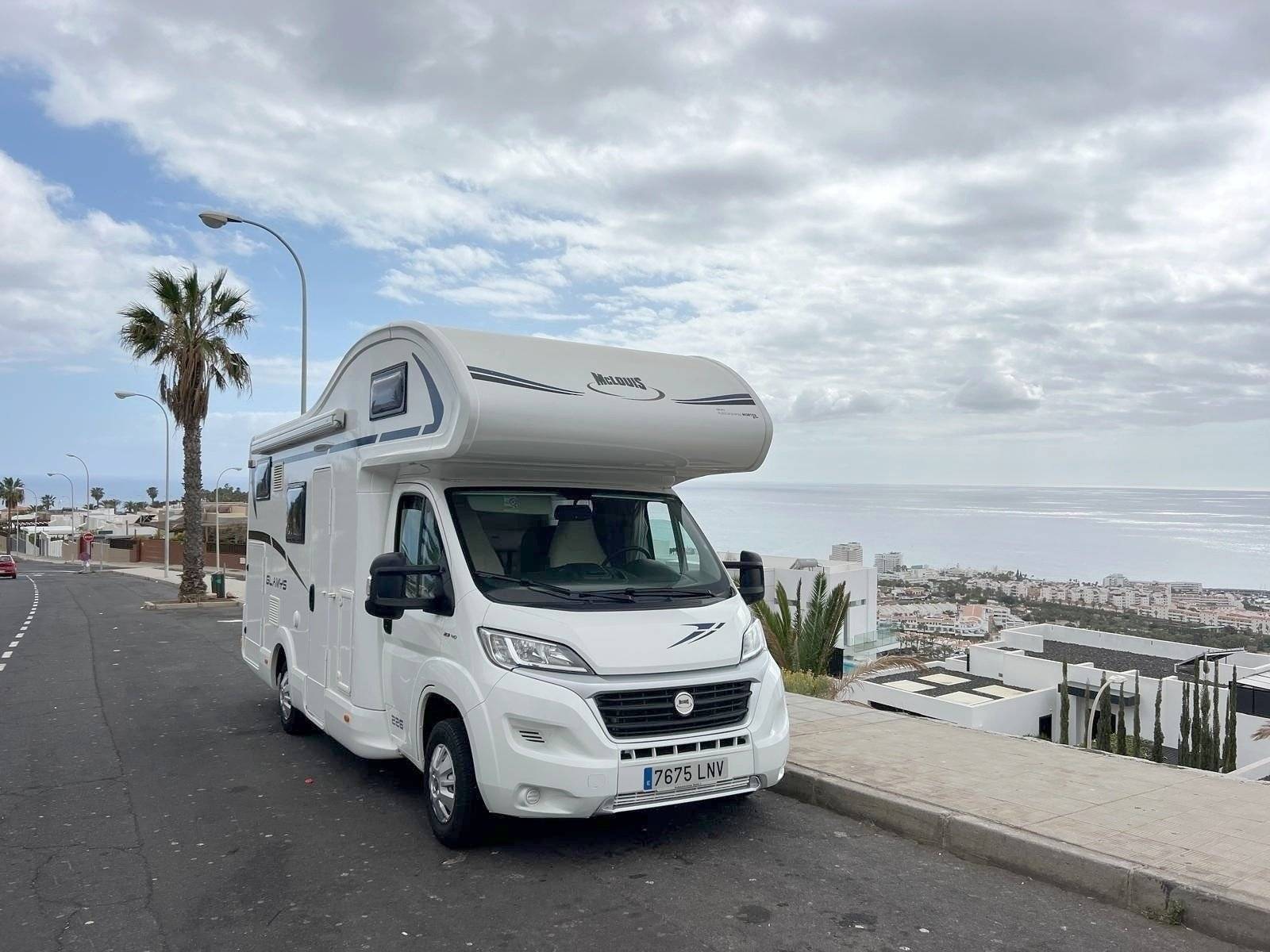 Vista frontale a ¾ Fiat FIAT DUCATO - Yescapa