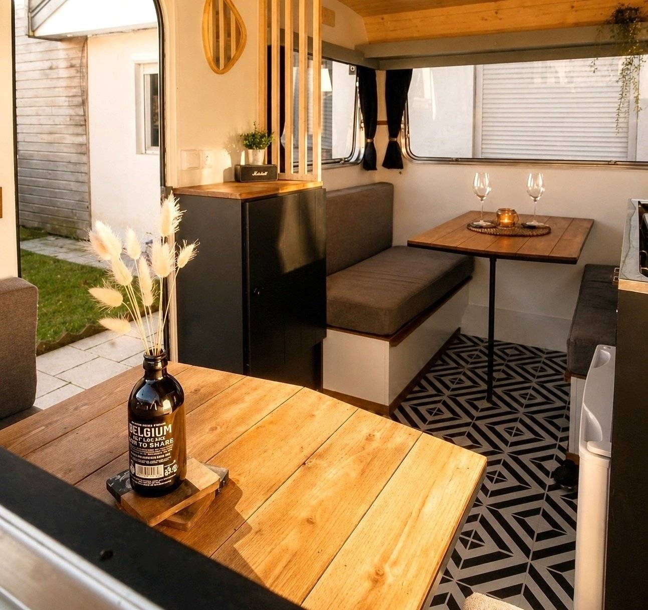 Dining Area Renault - Yescapa