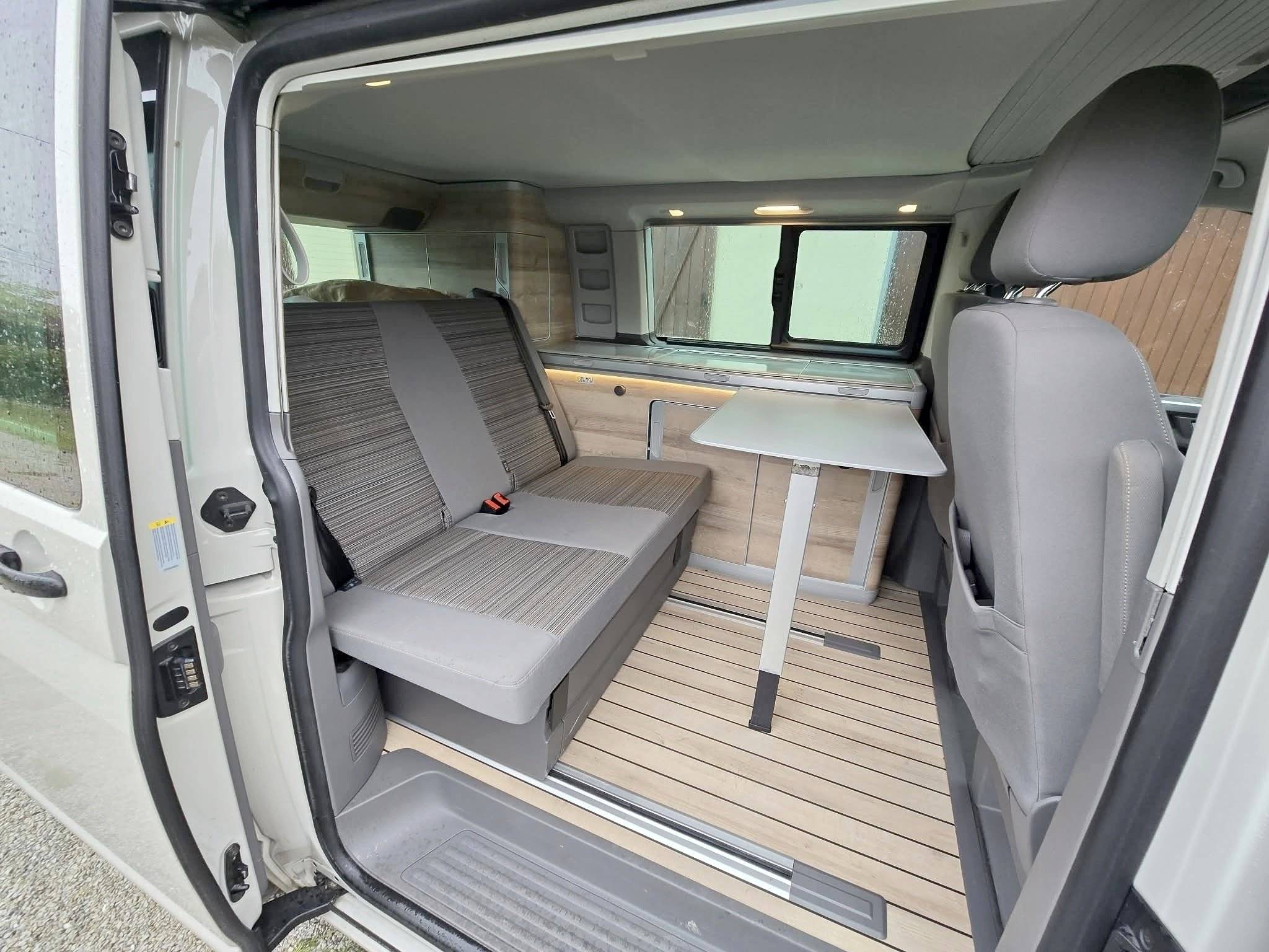 Dining Area Volkswagen T6 California Coast - Yescapa