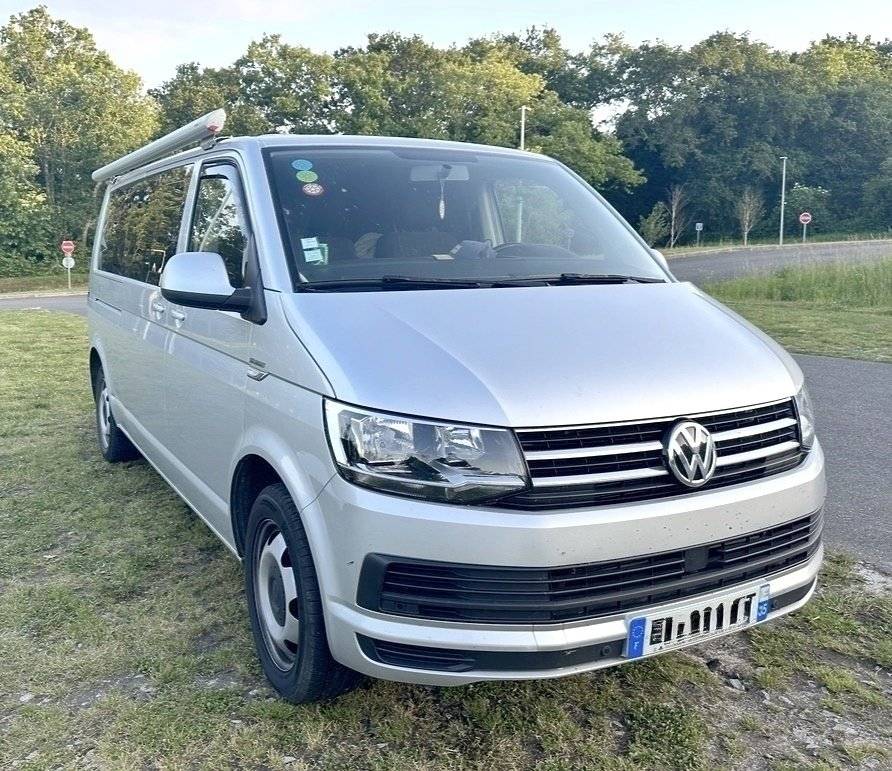 Front view from 3/4 Volkswagen - Yescapa