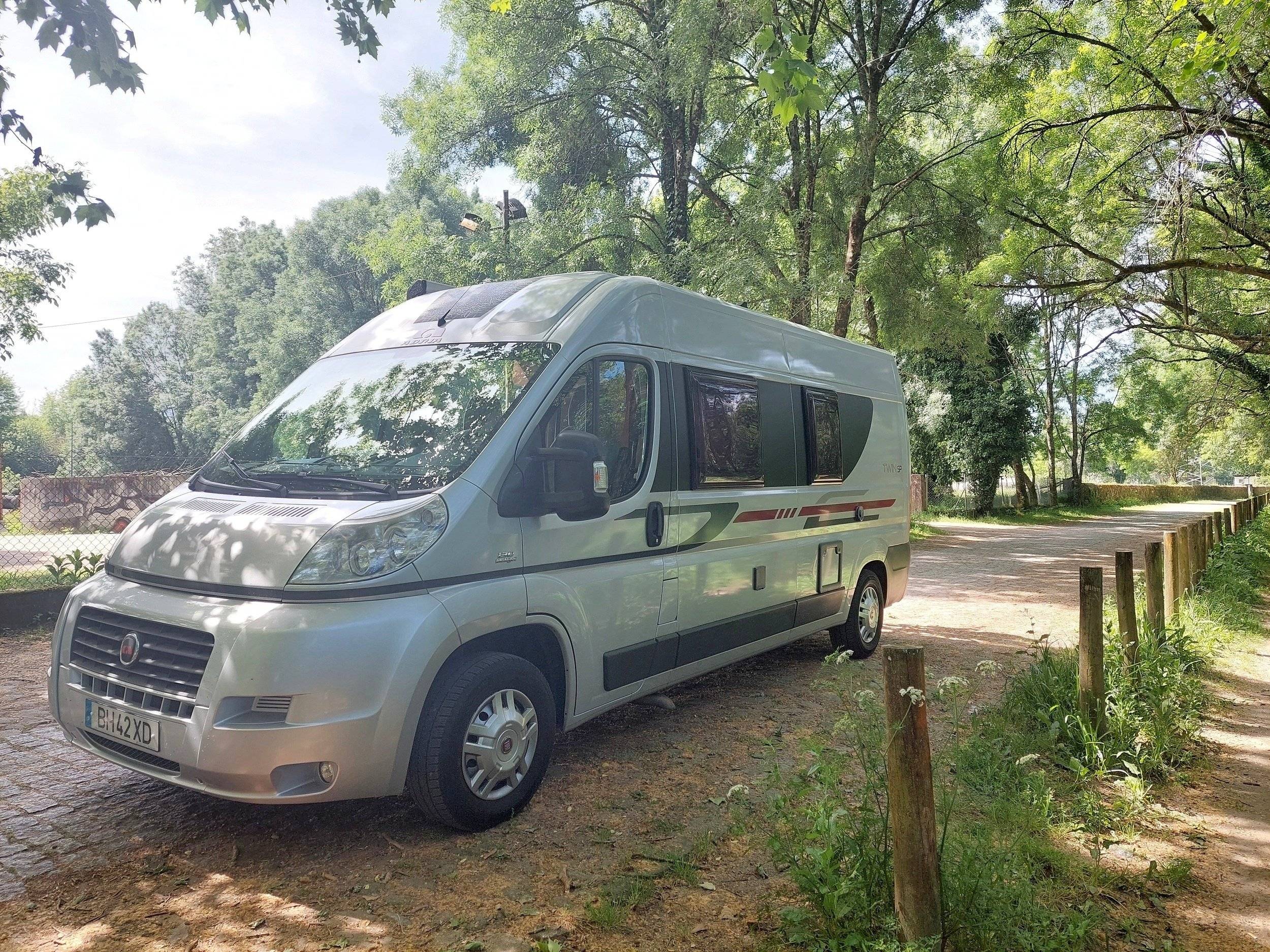 Voorkant 3/4 Fiat FIAT DUCATO - Yescapa