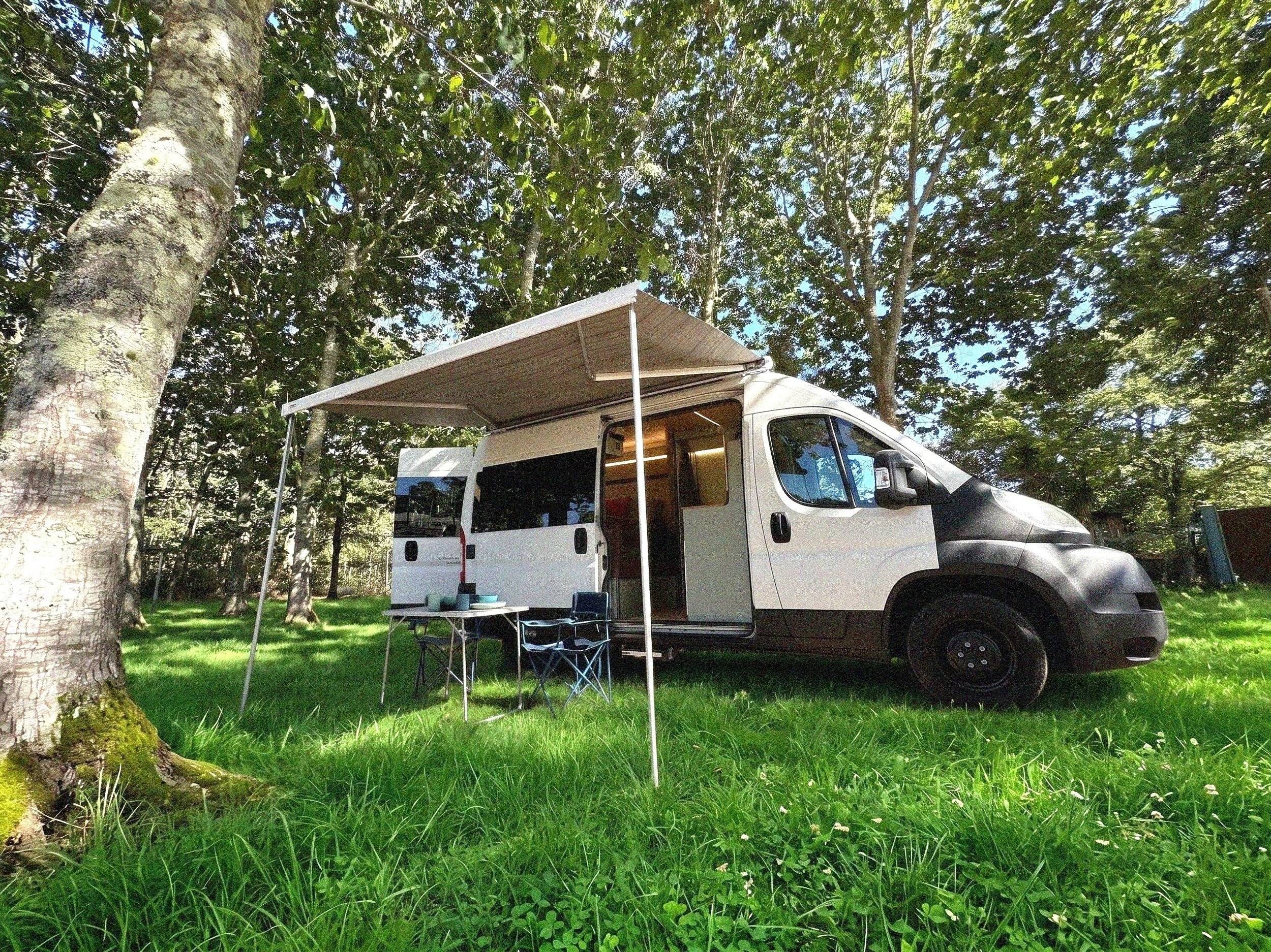Front view from 3/4 Peugeot Boxer - Yescapa