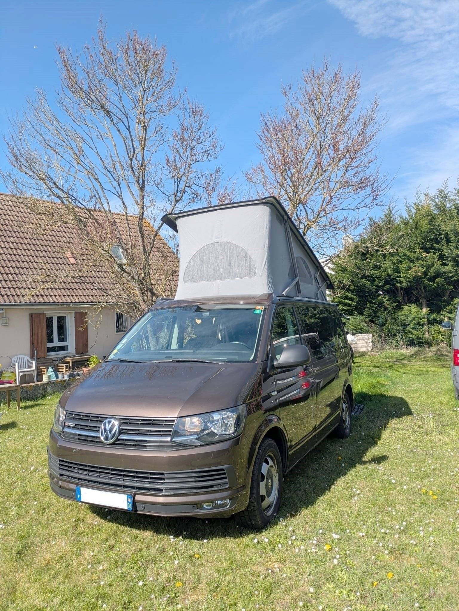 Vista del vehicle angle davanter Volkswagen - Yescapa