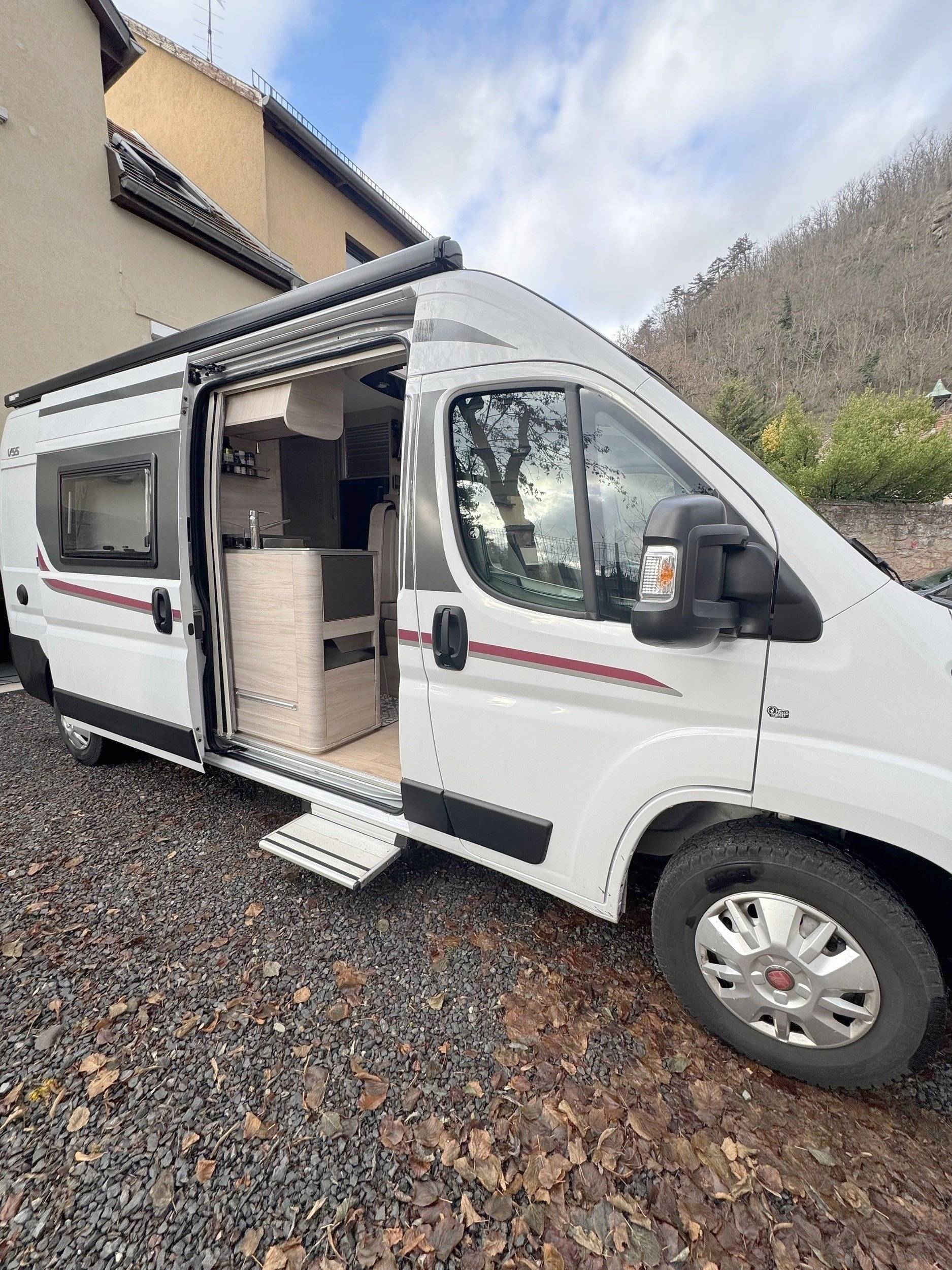 Front view from 3/4 Fiat - Yescapa