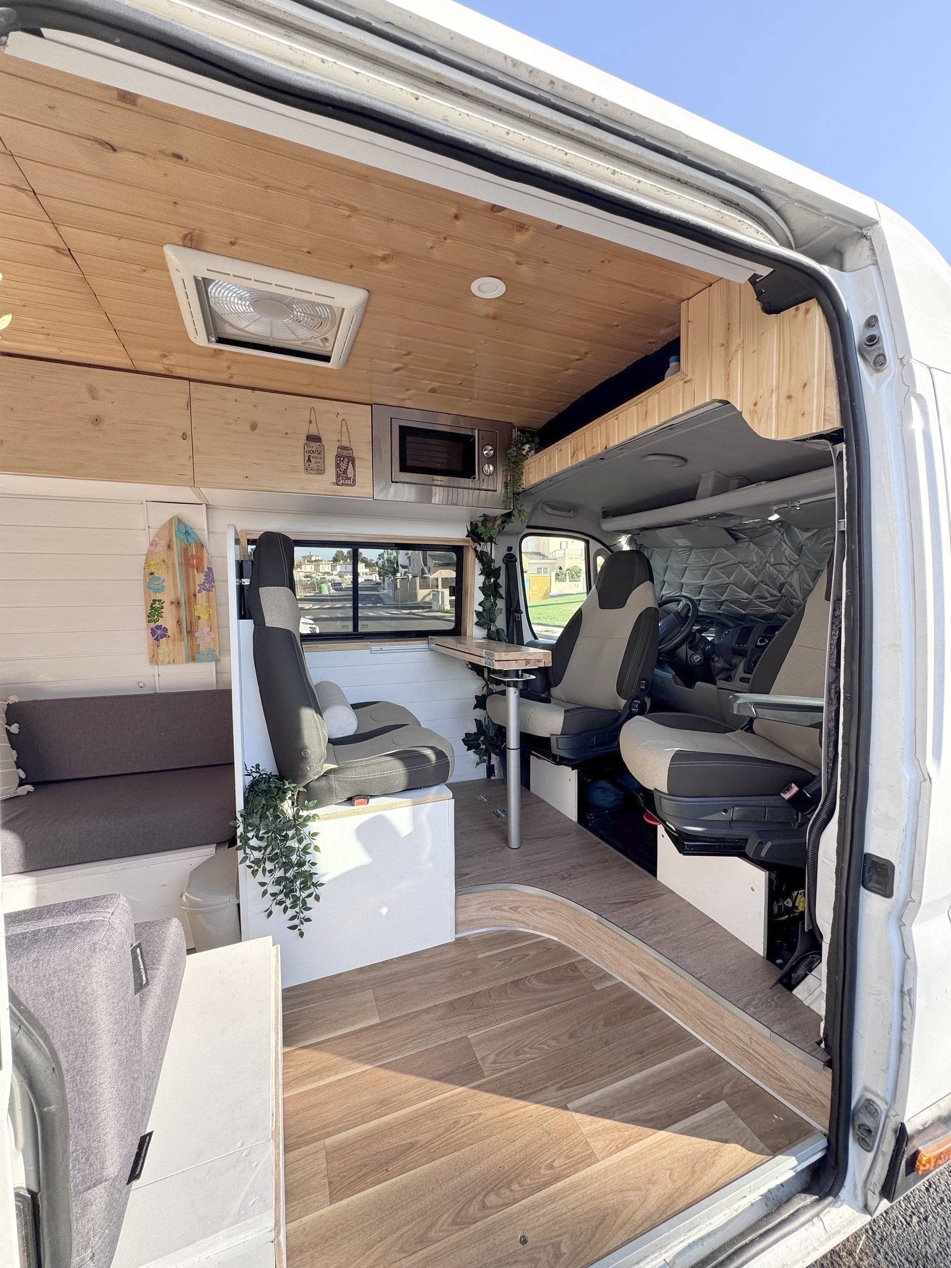 Comedor Peugeot Boxer 3,0 HDI 160 ch - Yescapa