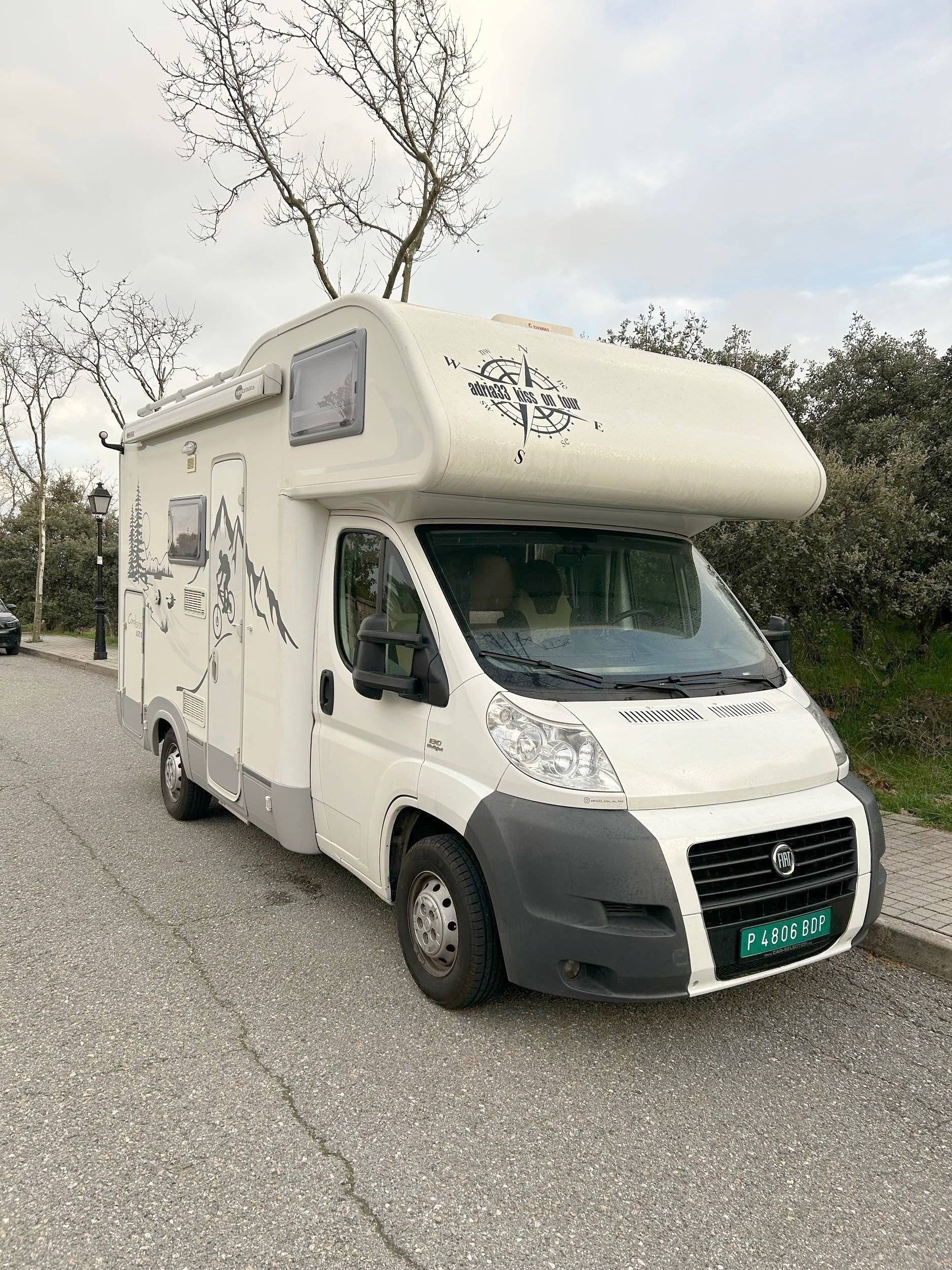 Vue avant de 3/4 Fiat Ducato 2,2 l Multijet 130 ch. - Yescapa