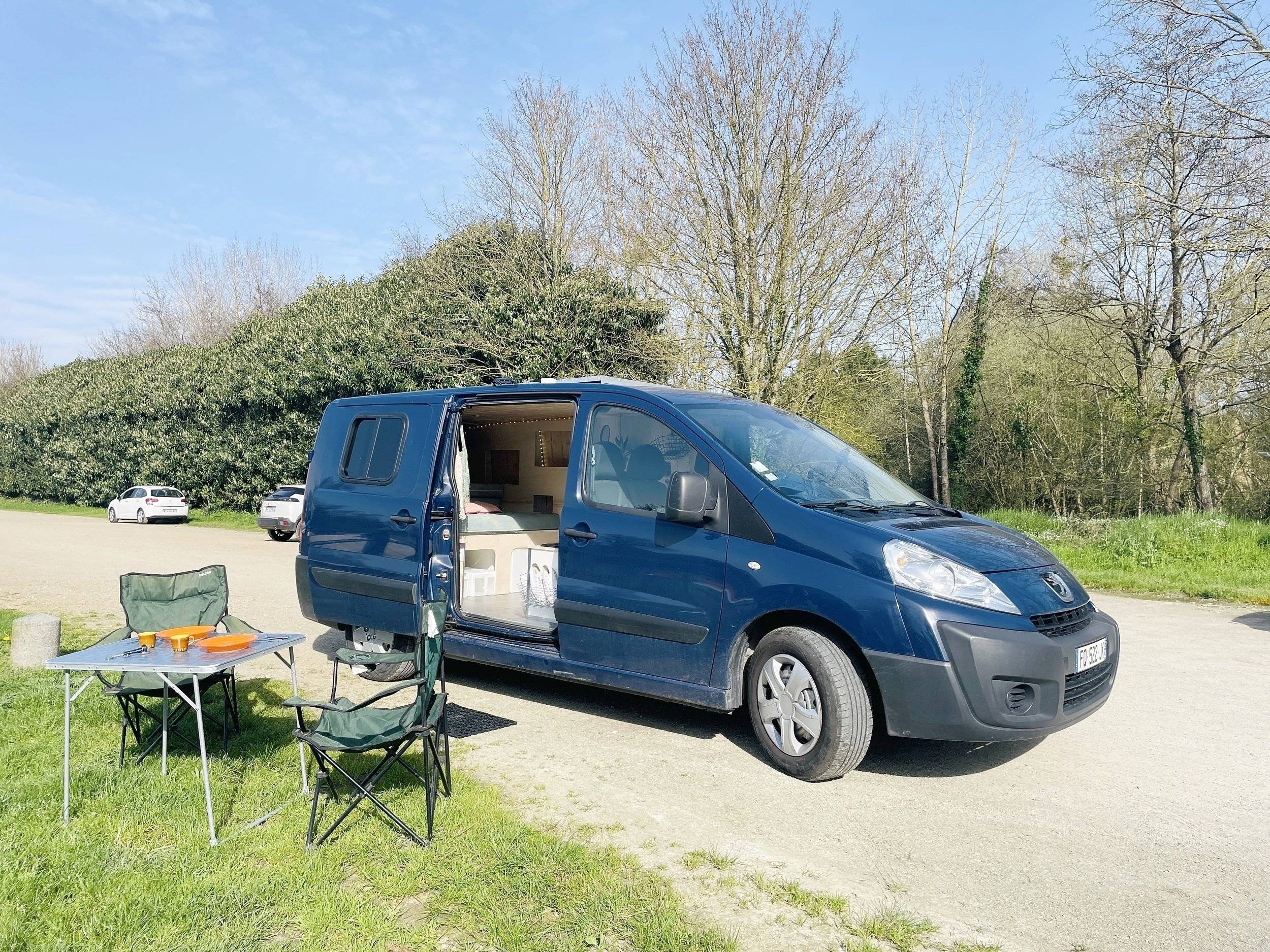 schräge Vorderansicht Peugeot Peugeot expert Teepee - Yescapa