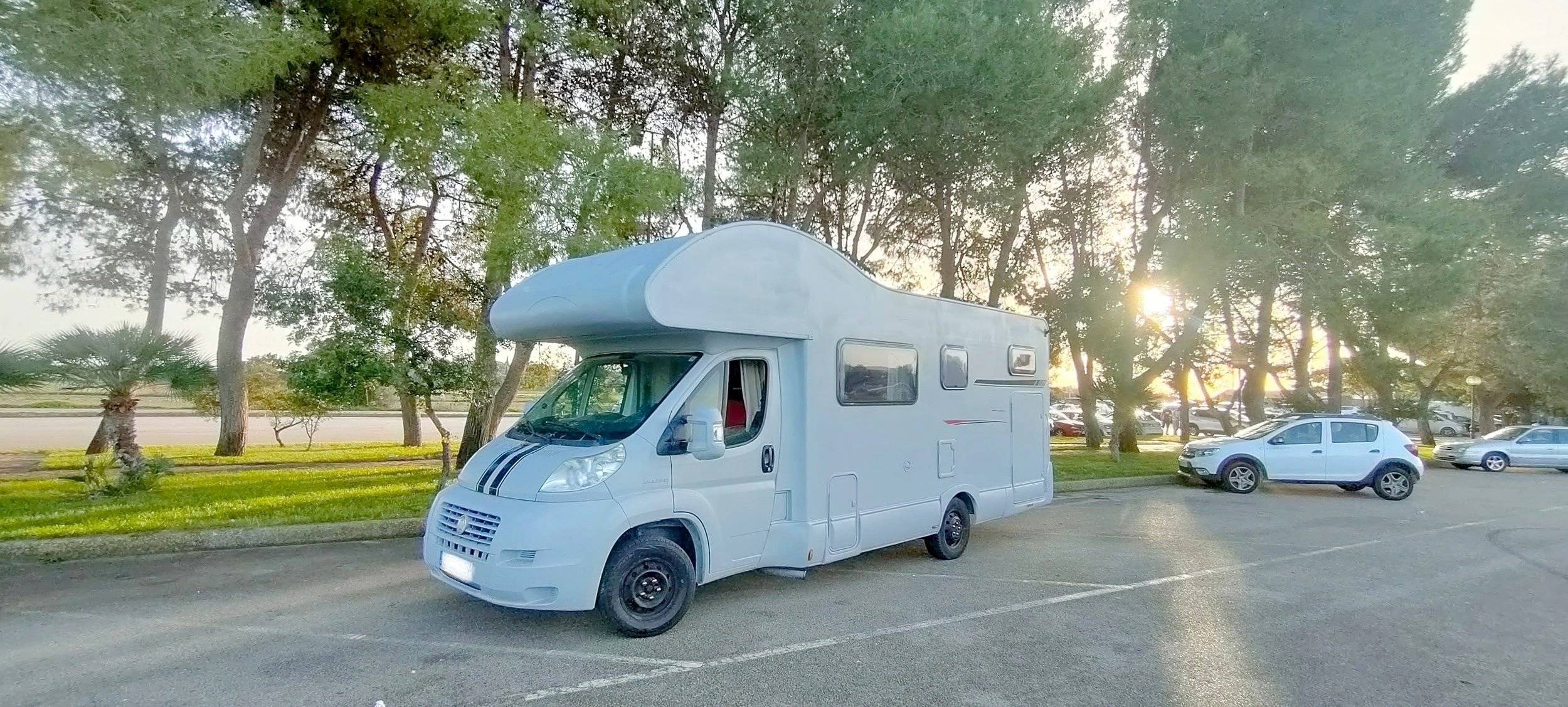 Vista frontale a ¾ Fiat Ducato 3,3t MH2, 2,3l multijet 130ch - Yescapa
