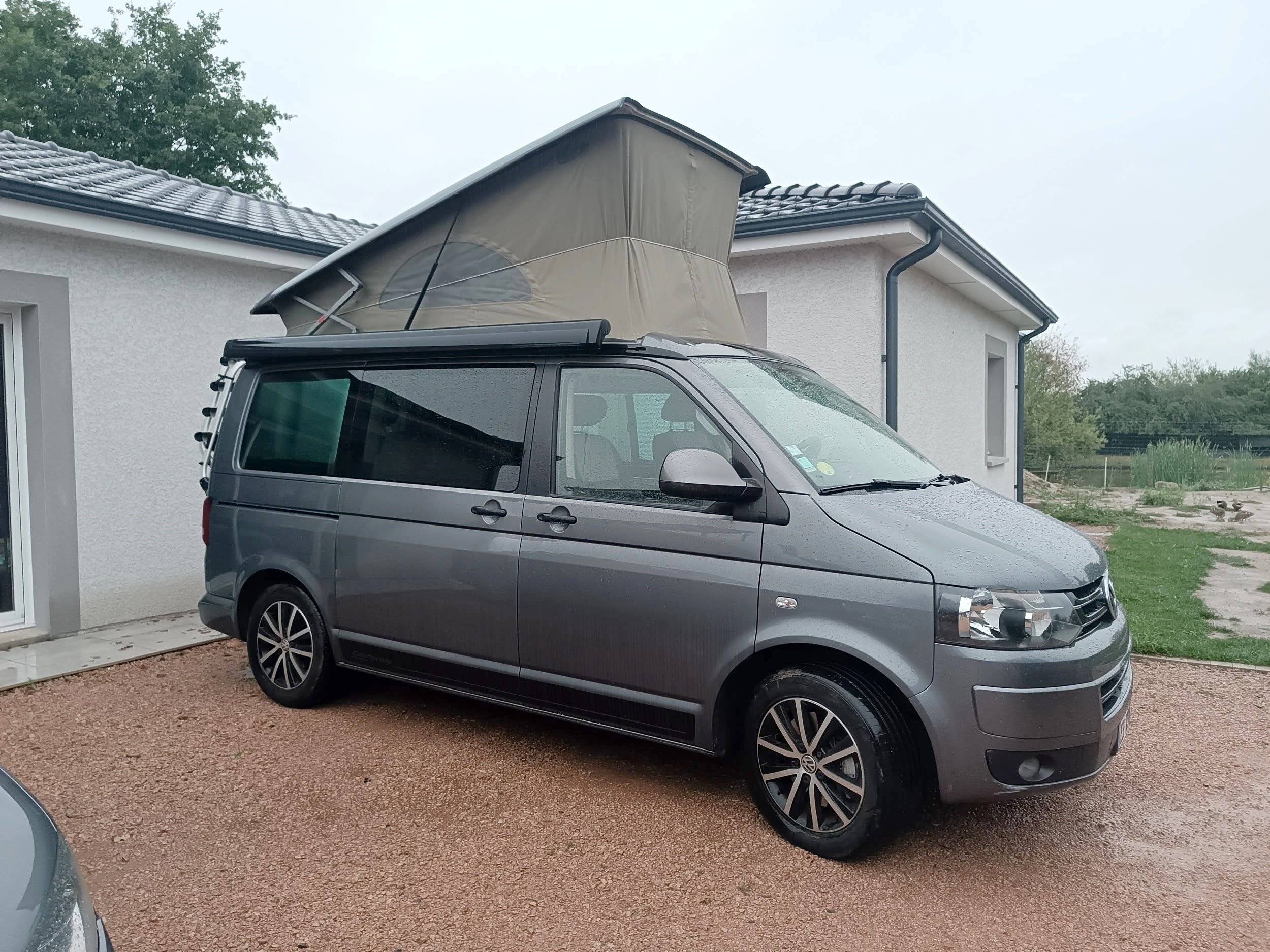 schräge Vorderansicht Volkswagen vw t5 california 4motion - Yescapa