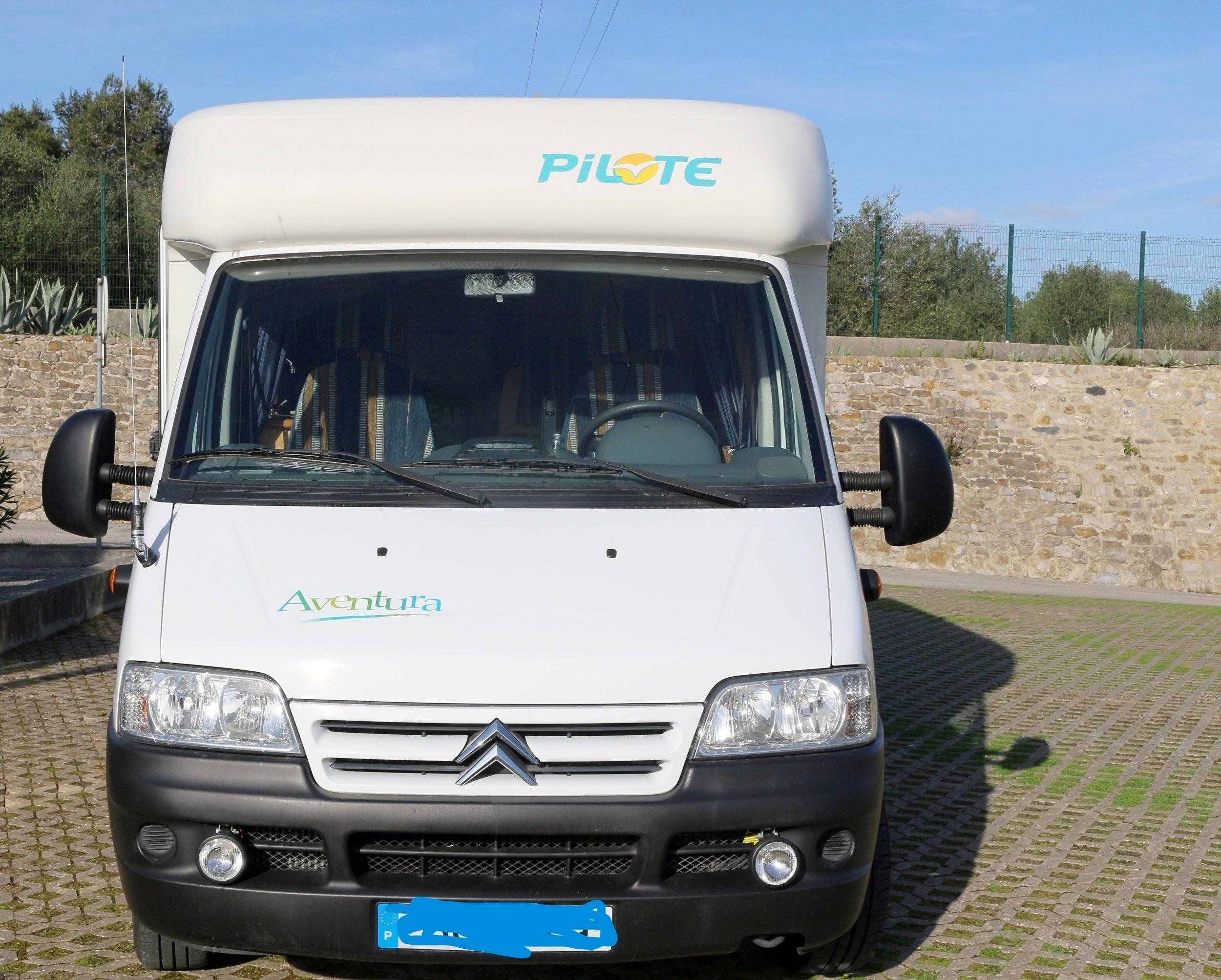 Front view from 3/4 Citroën Citroën jumper - Yescapa