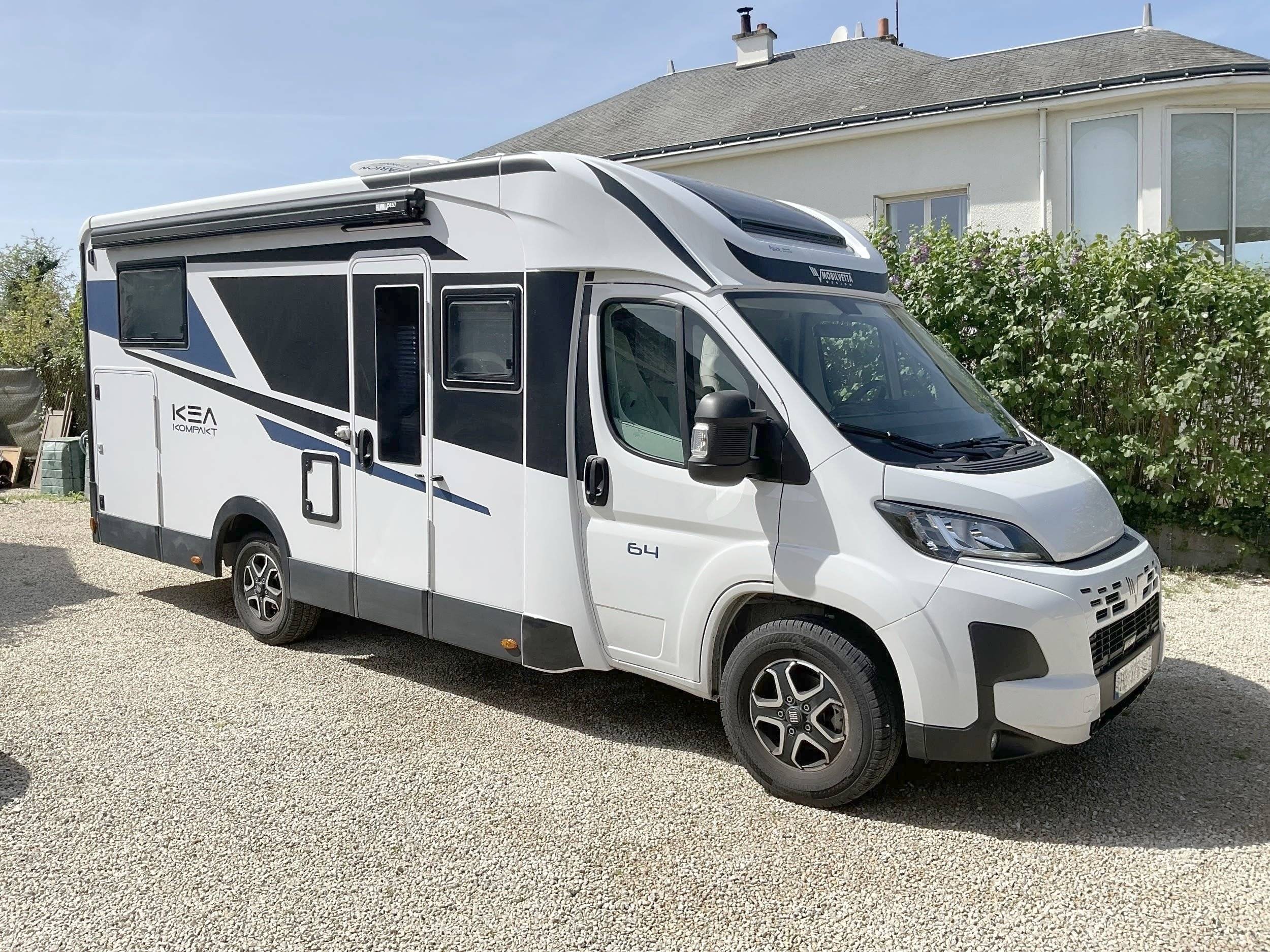 Vista del vehículo ángulo delantero Fiat Fiat Ducato 140CV - Yescapa