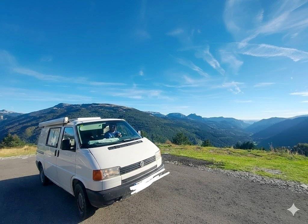 Vista del vehicle angle davanter Volkswagen t4 - Yescapa