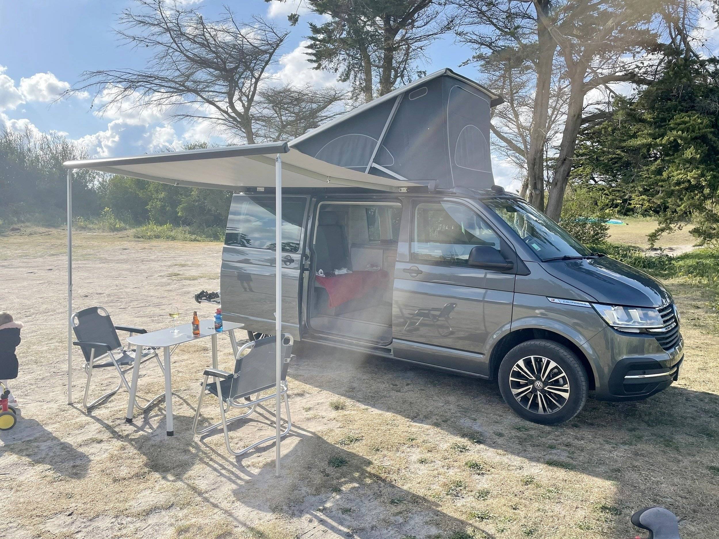 Vista de 3/4 Volkswagen Transporter T6 2,0 l 150ch - Yescapa