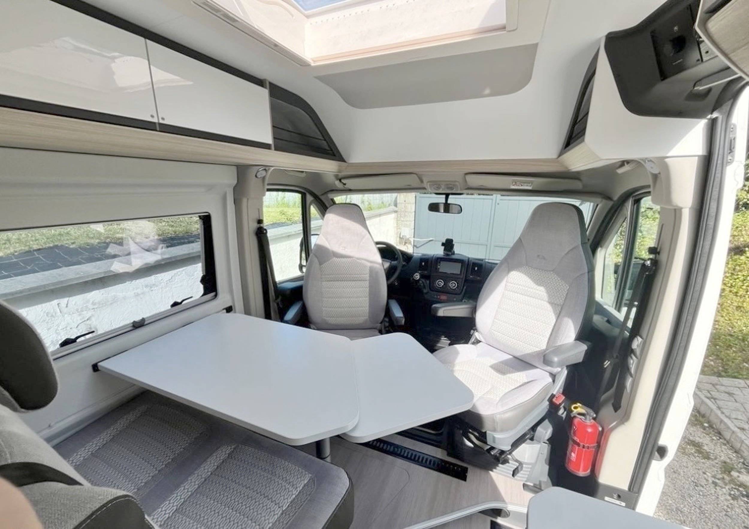 Menjador Citroën Jumper BlueHDi 140 - Yescapa