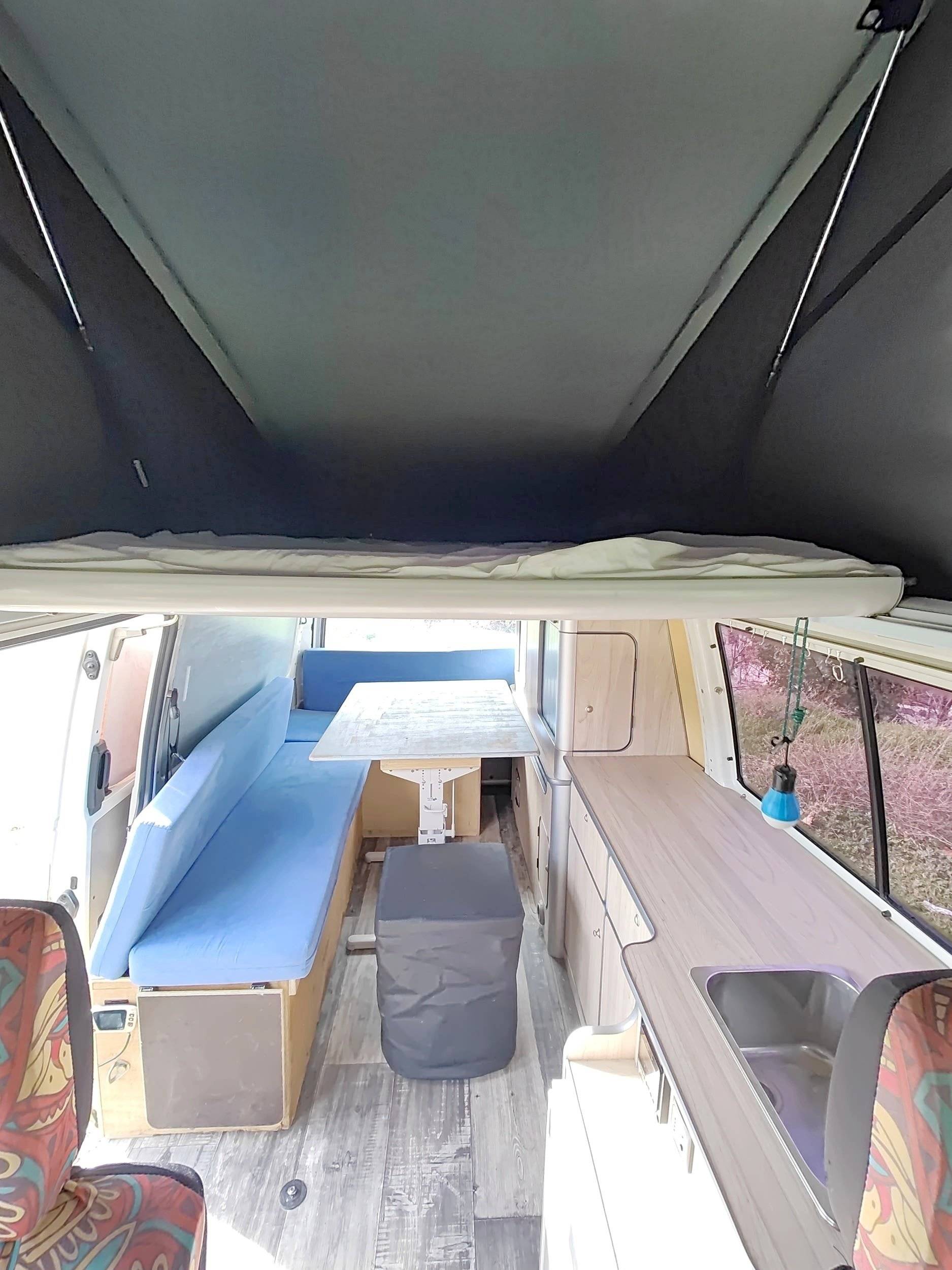 Letti Volkswagen Volkswagen T4 2.5 TDI 102 CV - Yescapa