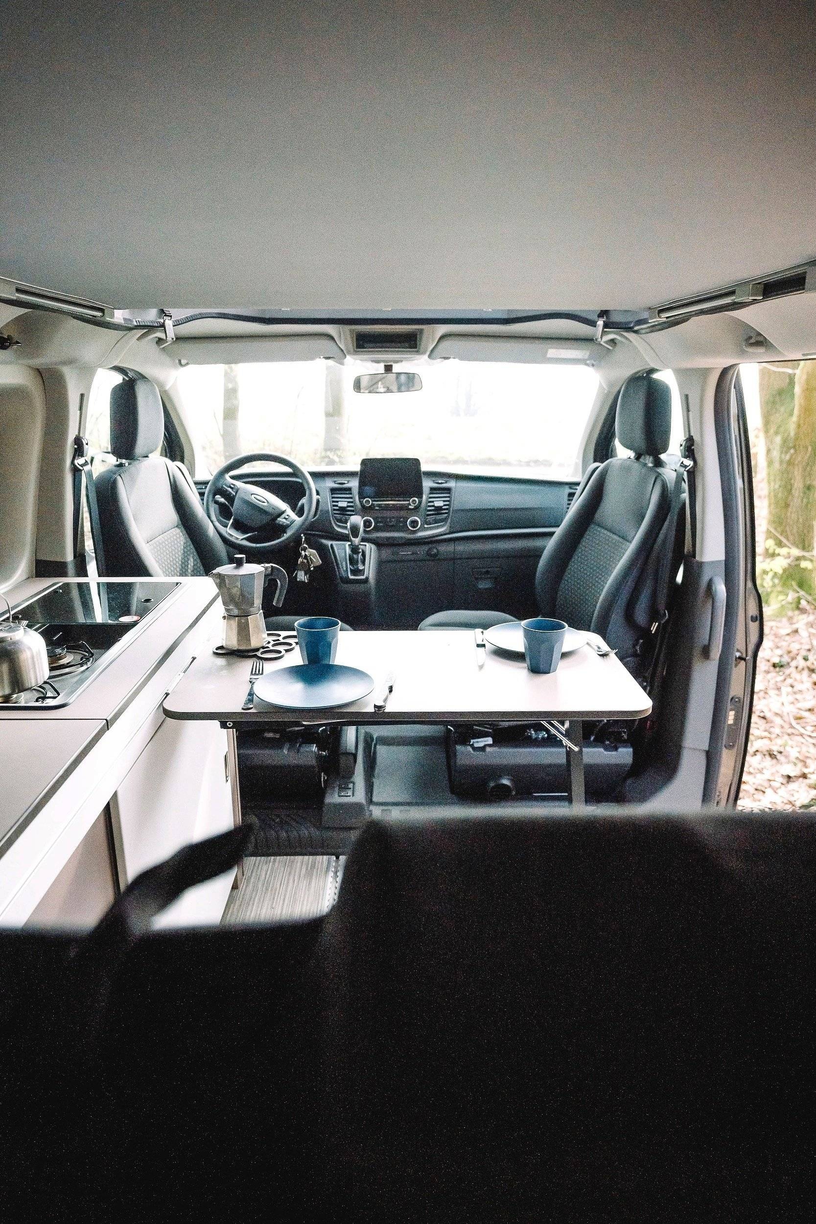 Coin repas Ford Transit Custom 2,0 l 130 ch - Yescapa