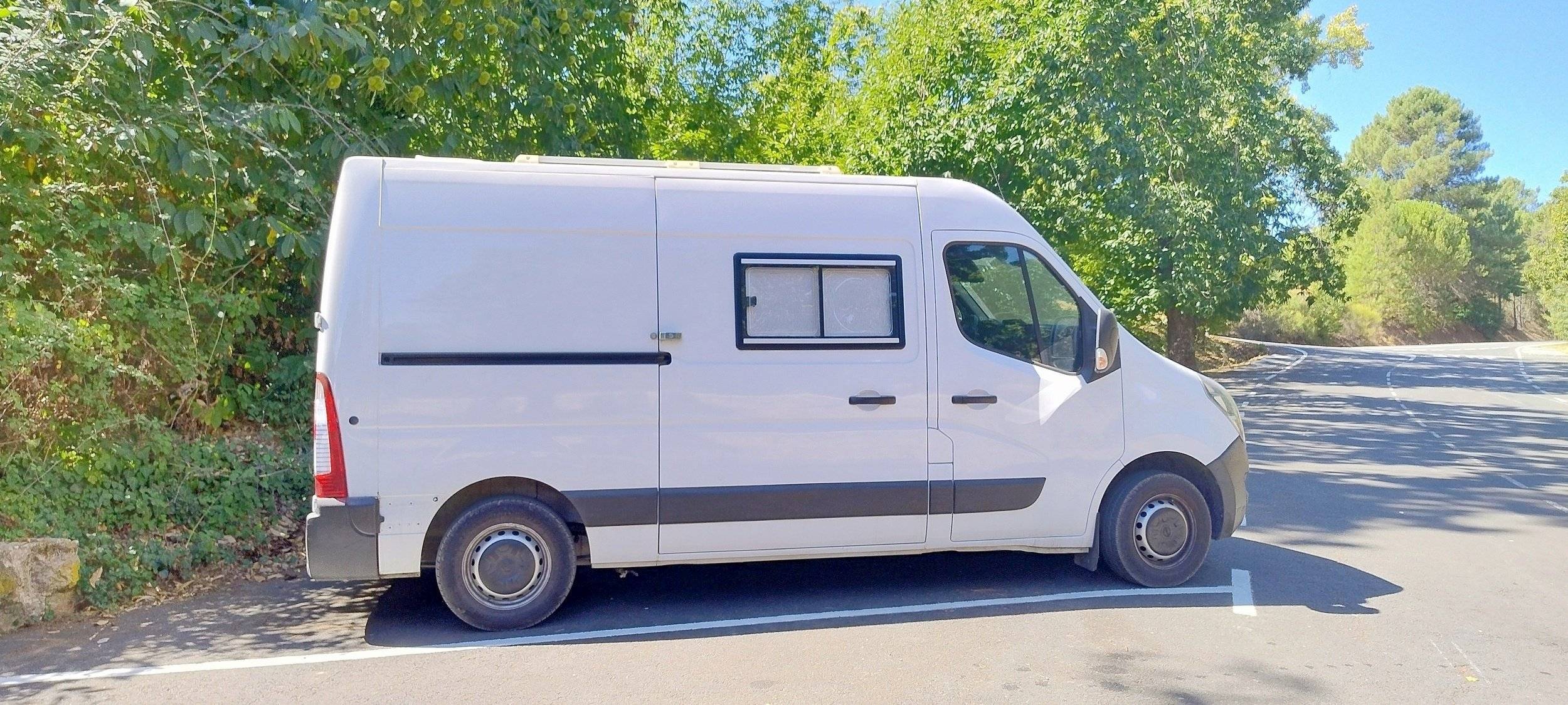 Voorkant 3/4 Opel Movano - Yescapa