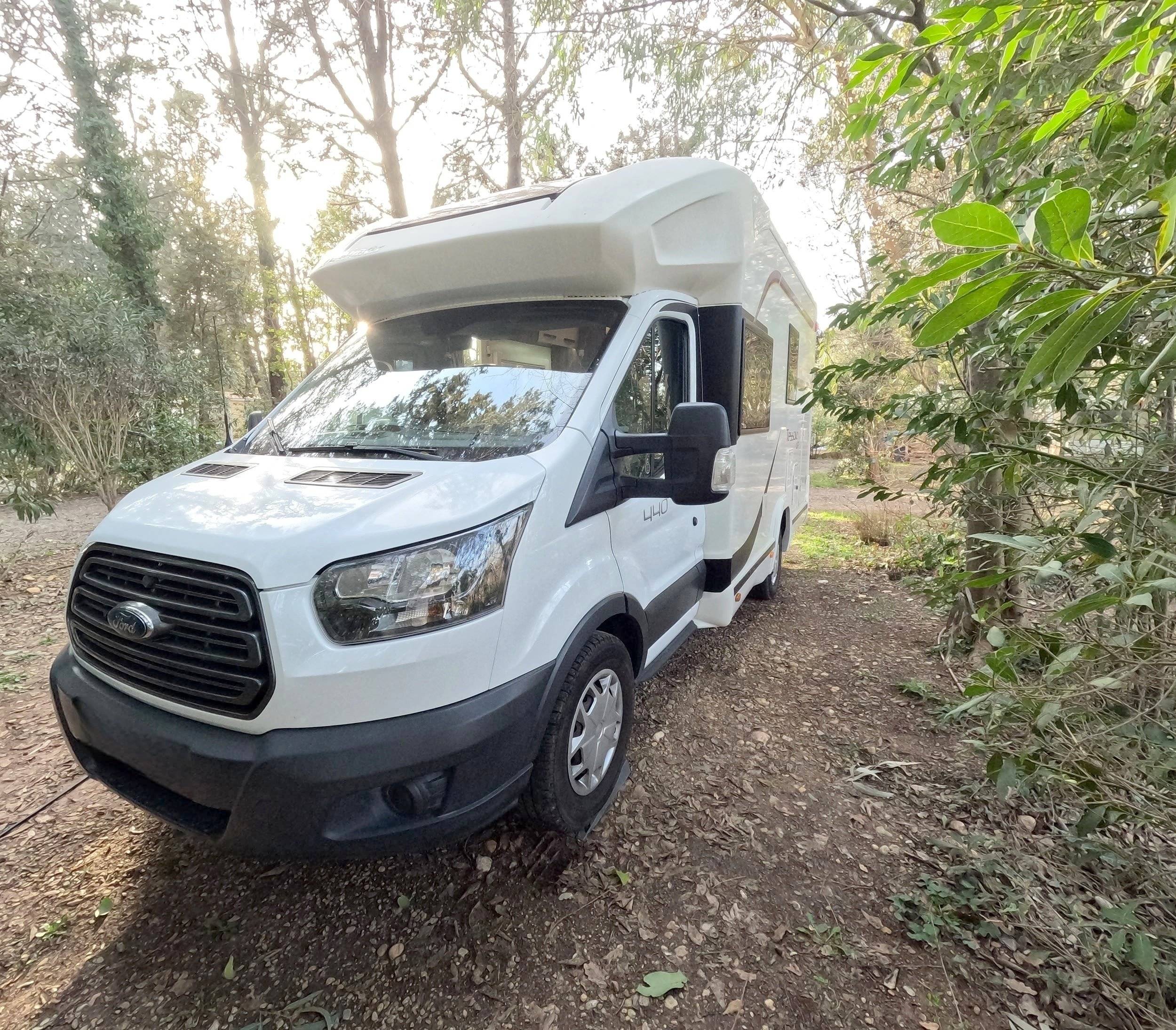 schräge Vorderansicht  - Yescapa