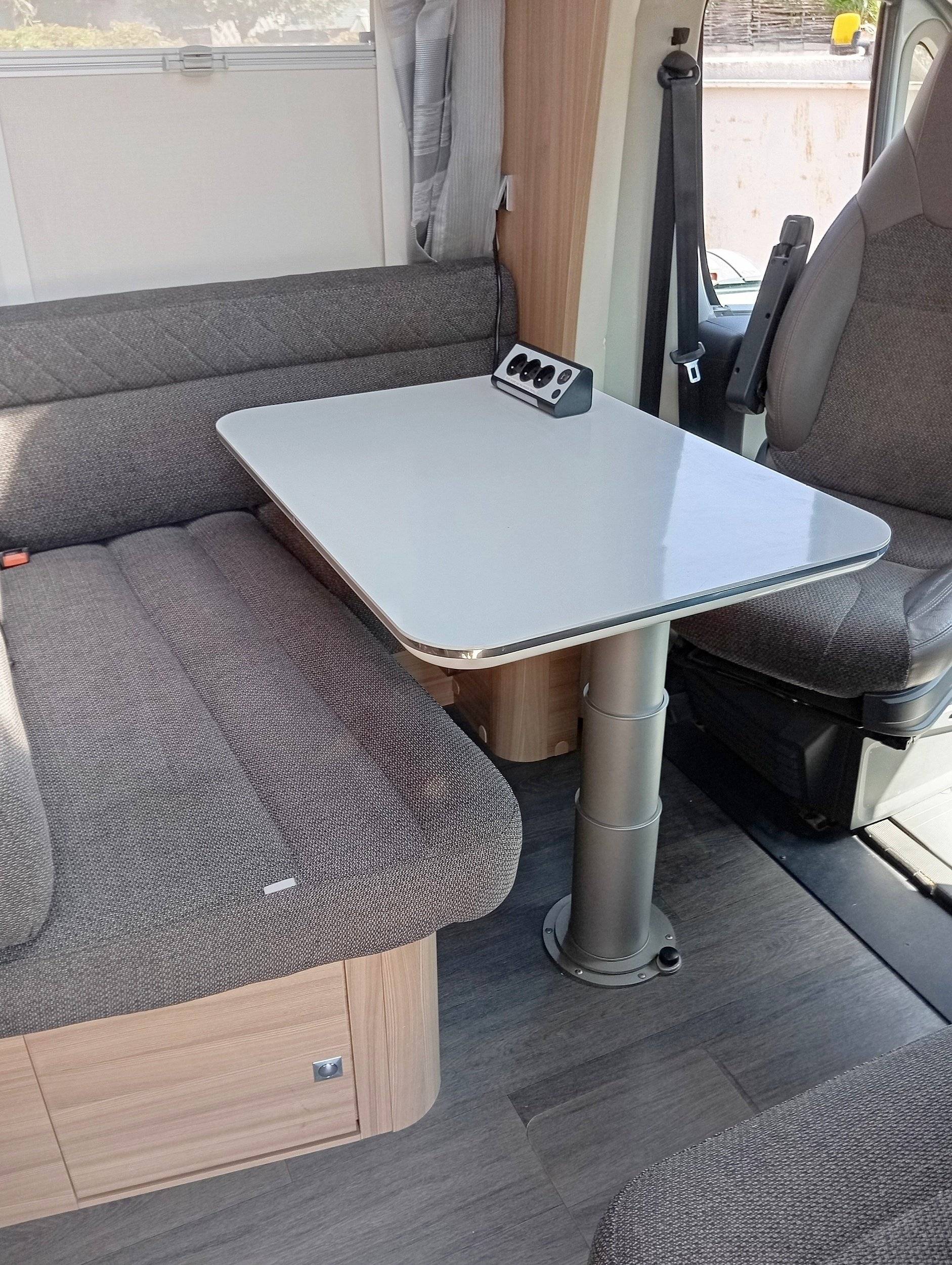 Adria Adria Coral Suprème 670 SC