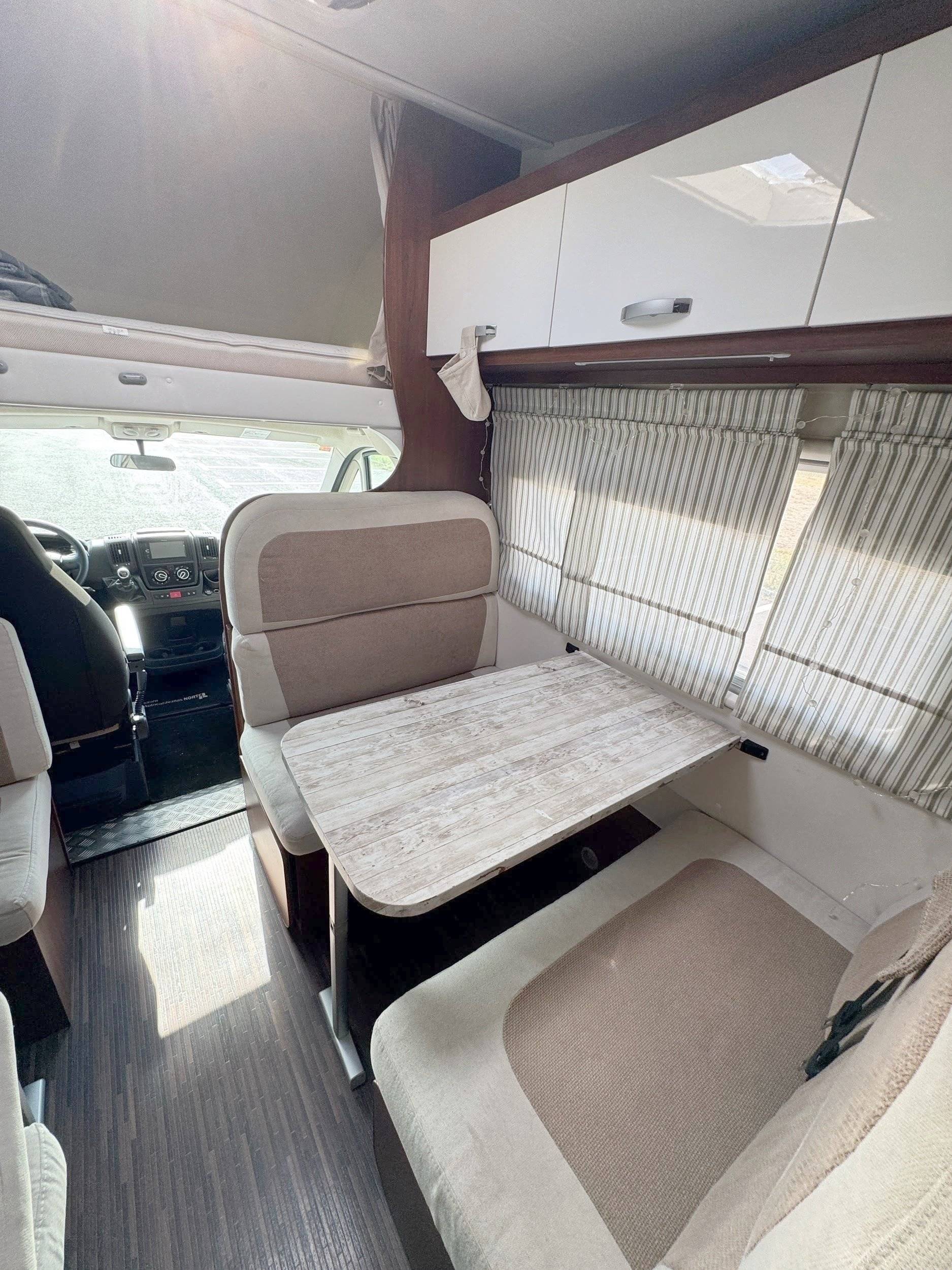 Dinette Fiat Ducato 2,3 l Multijet 130 ch. - Yescapa
