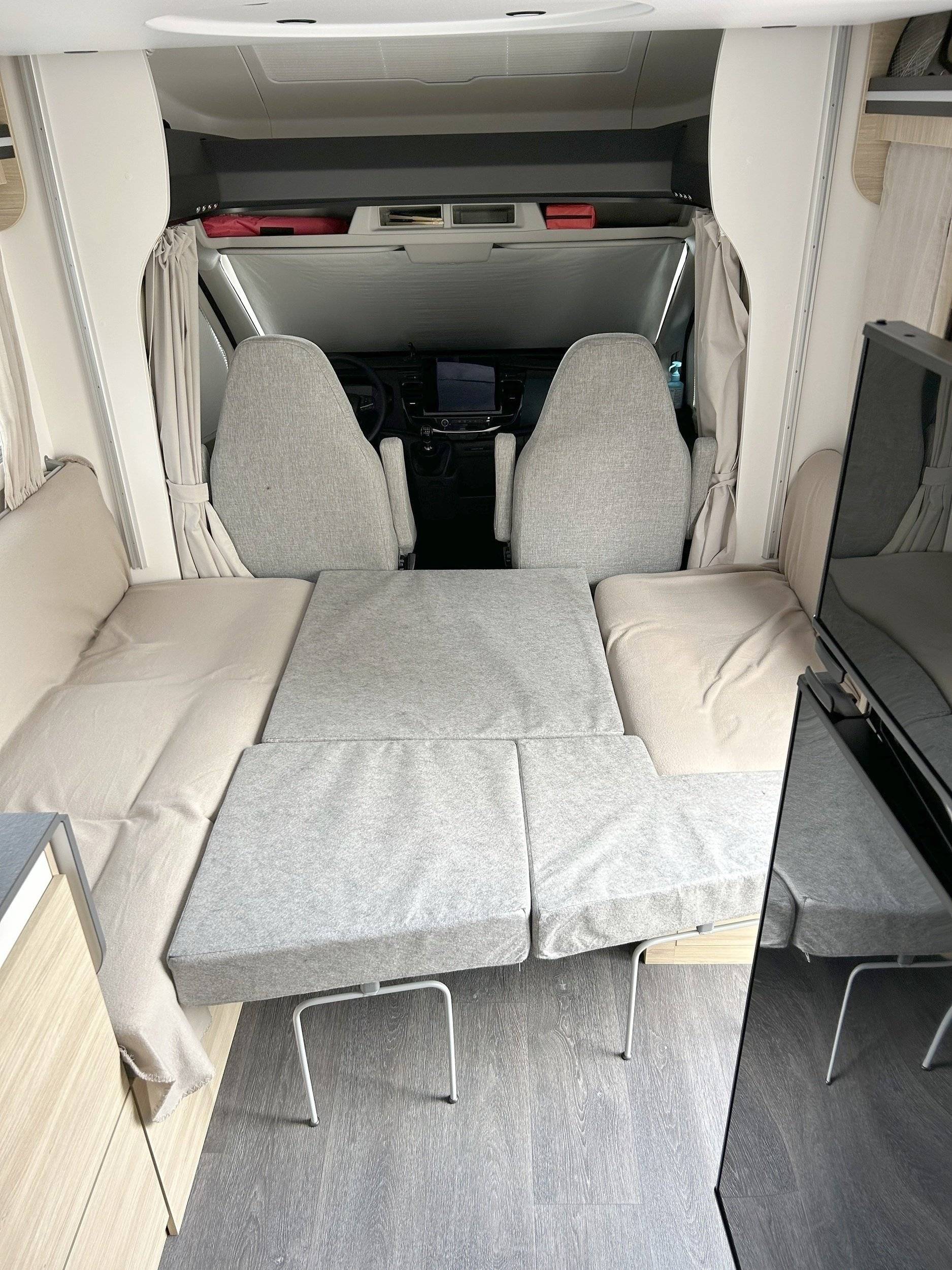 llits Ford Transit 2,0 l 130 ch - Yescapa