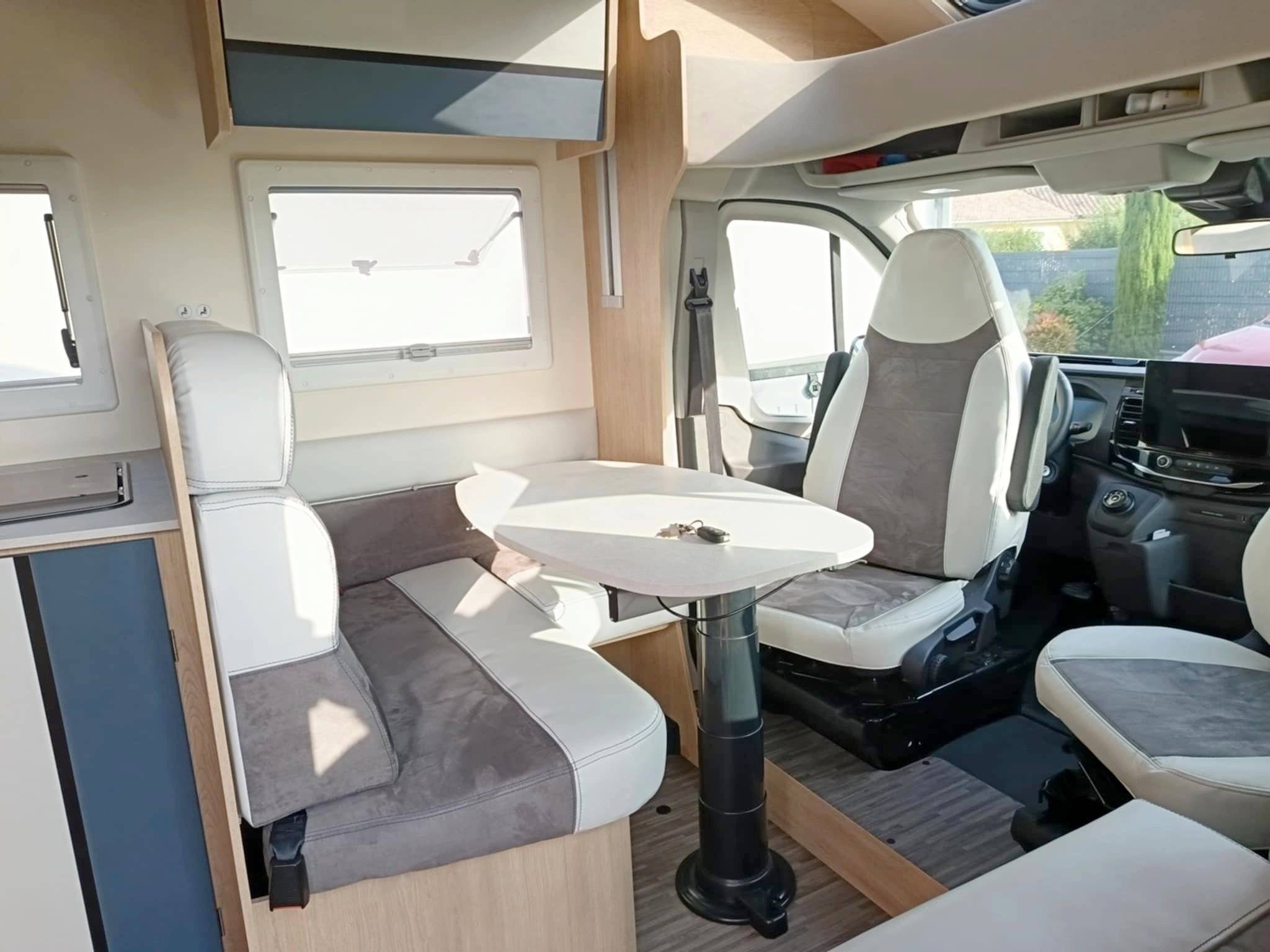 Coin repas Ford ford transit - Yescapa