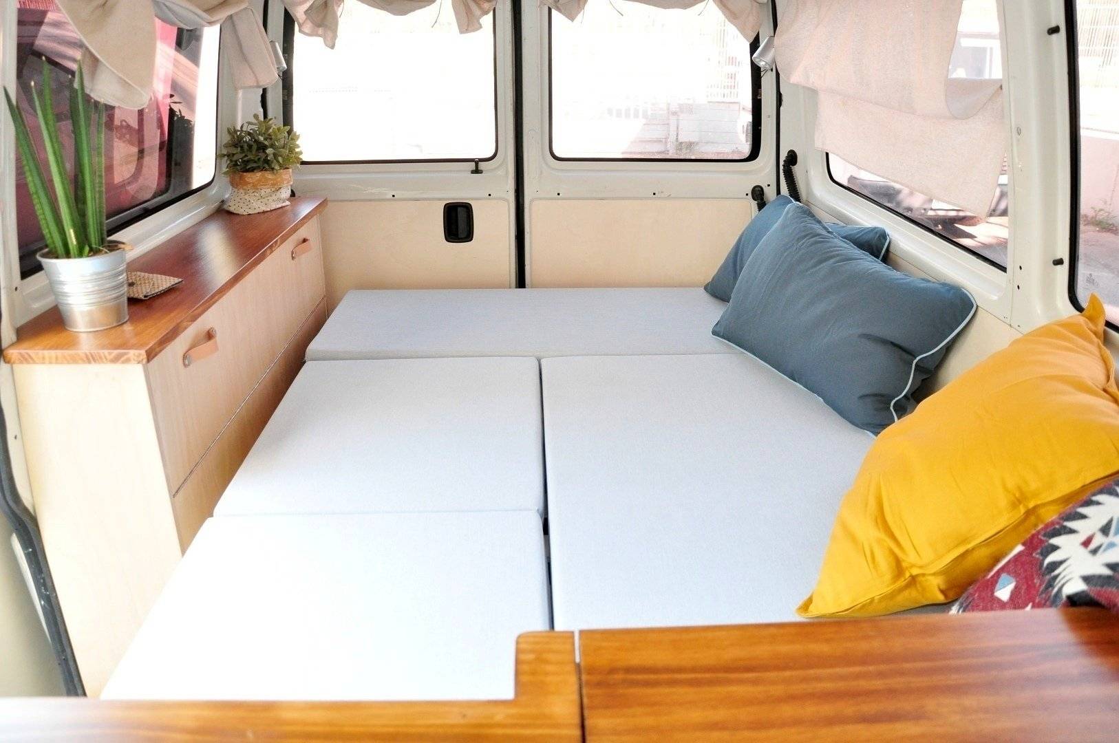 Berth Volkswagen Transporter T4 - Yescapa