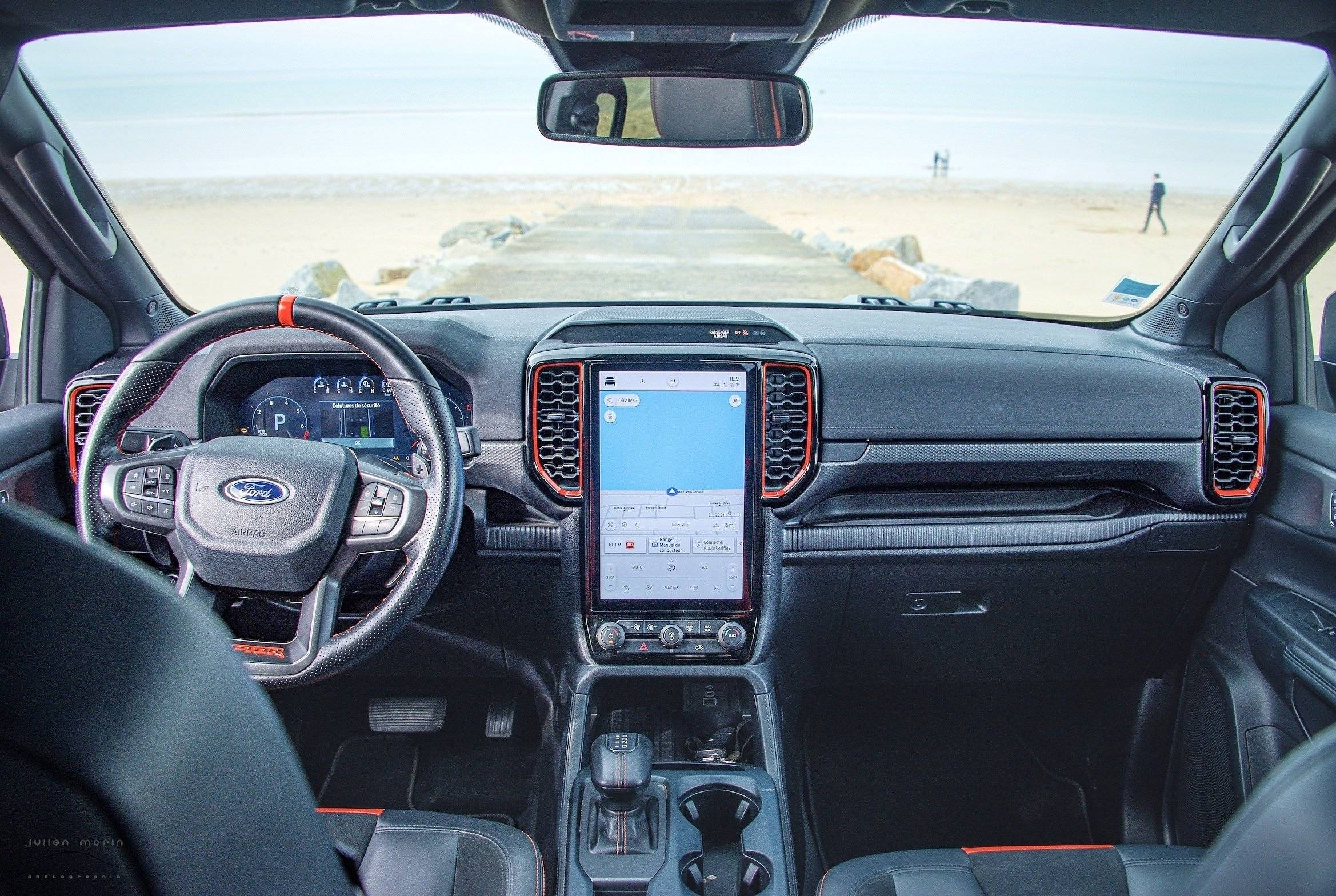 Poste de conduite Ford raptor - Yescapa
