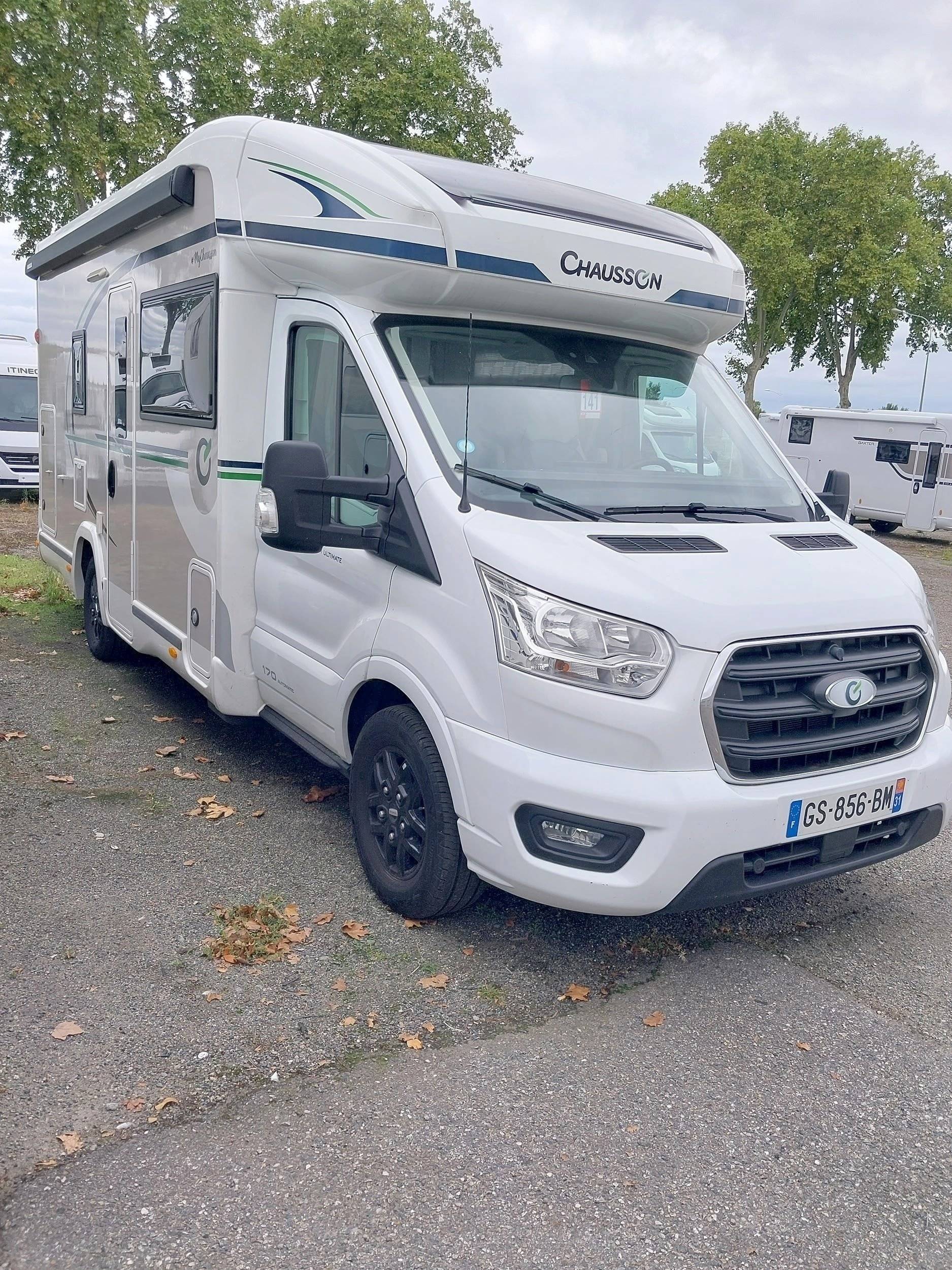 Front view from 3/4 Ford Titanium - Yescapa