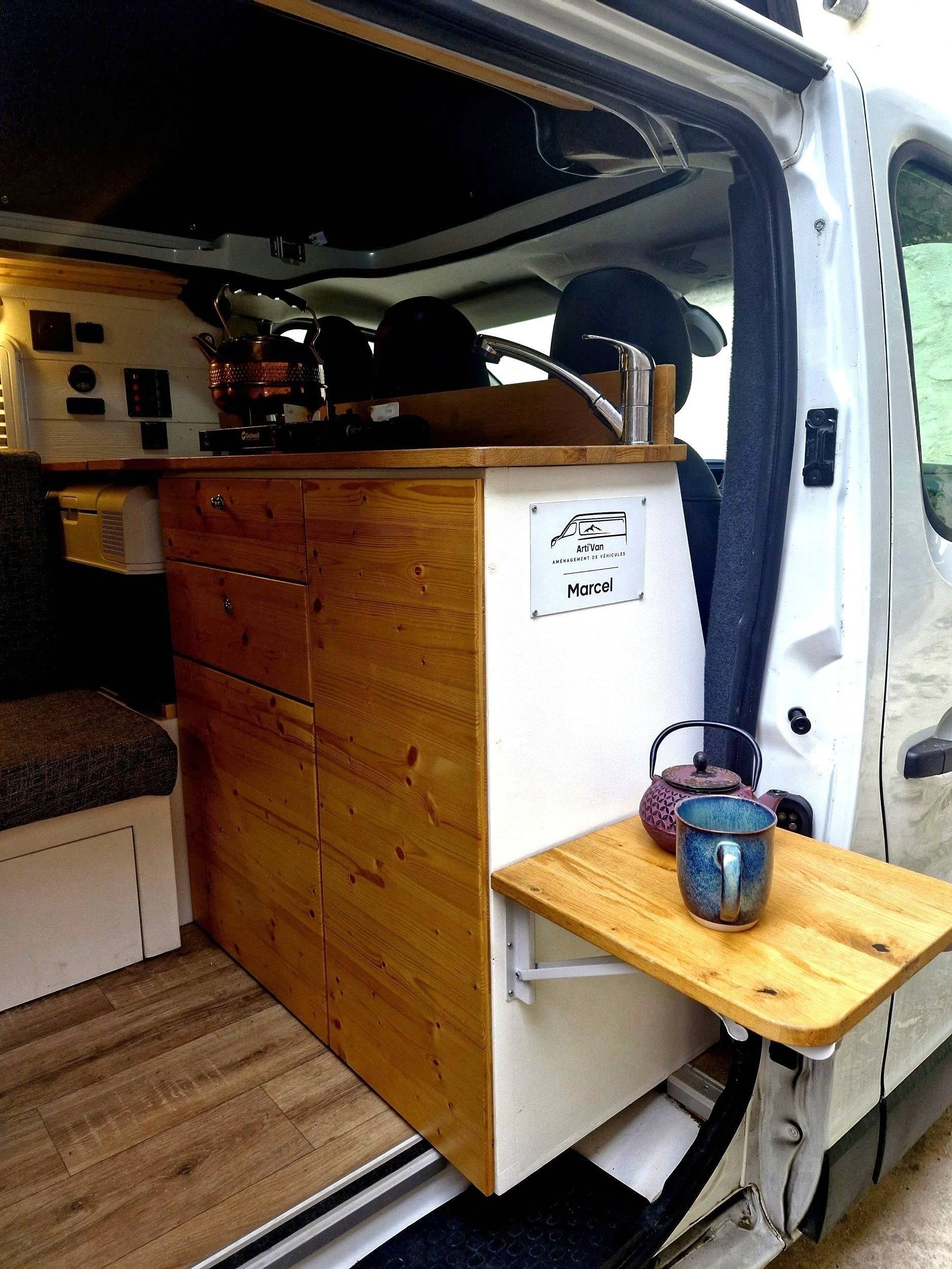Kitchen Renault Trafic3 L2H1 1,6 l 140 ch - Yescapa