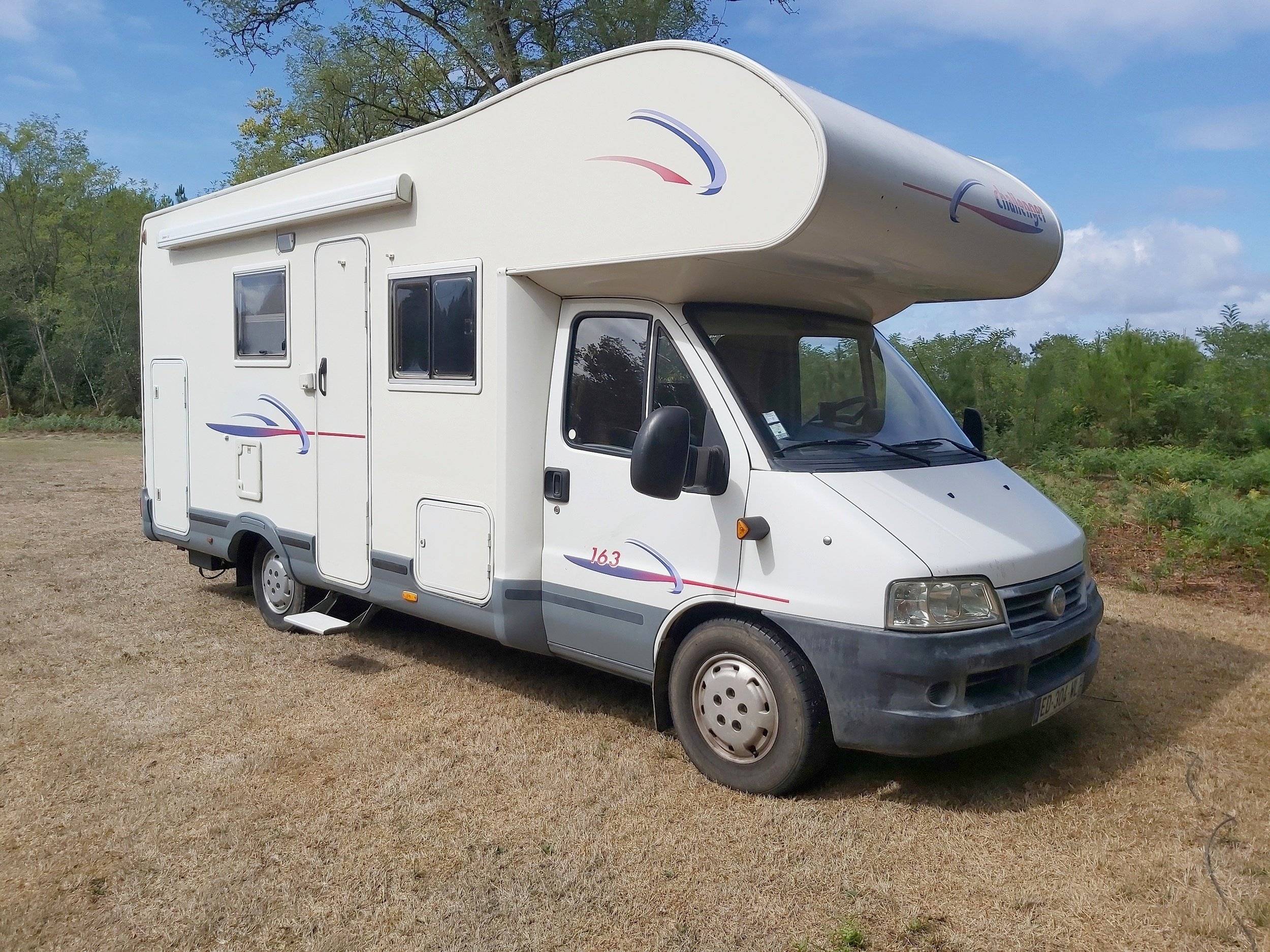 Vue avant de 3/4 Fiat - Yescapa