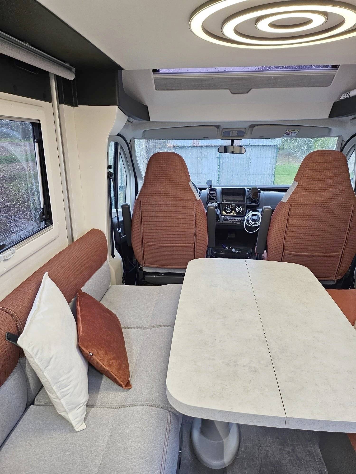 Menjador Fiat Fiat Ducato 140 CV - Yescapa