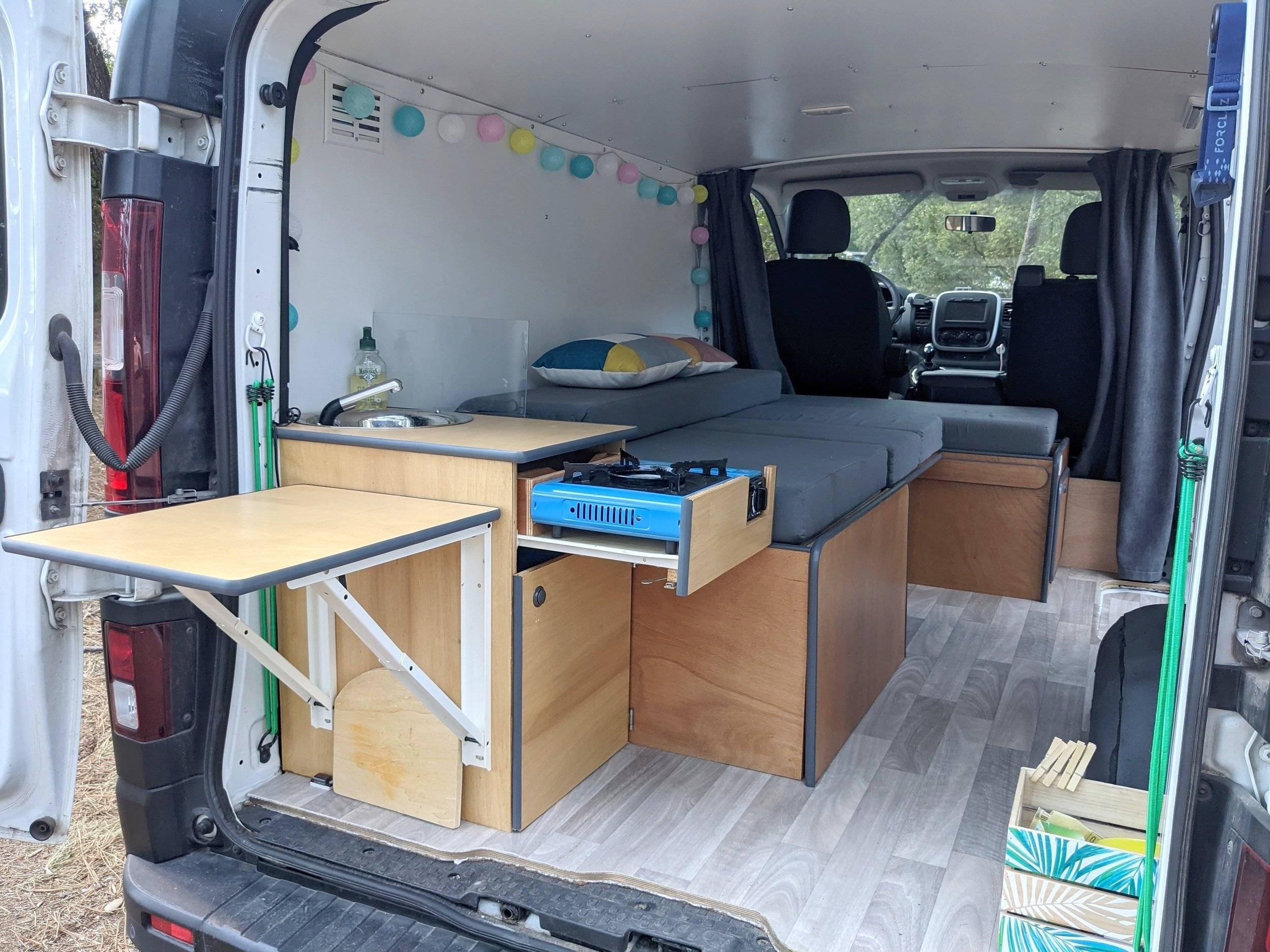 Angolo cucina Renault Trafic 1,5 l dci 90 ch - Yescapa