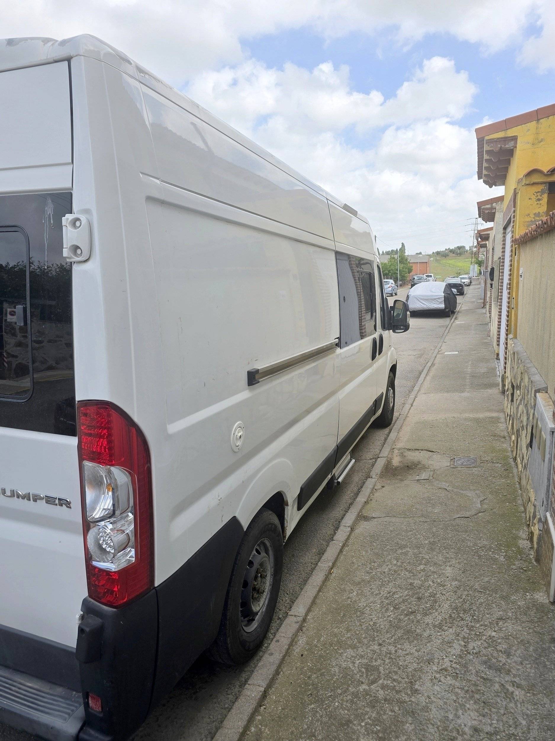 Vista del vehículo ángulo delantero Citroën - Yescapa
