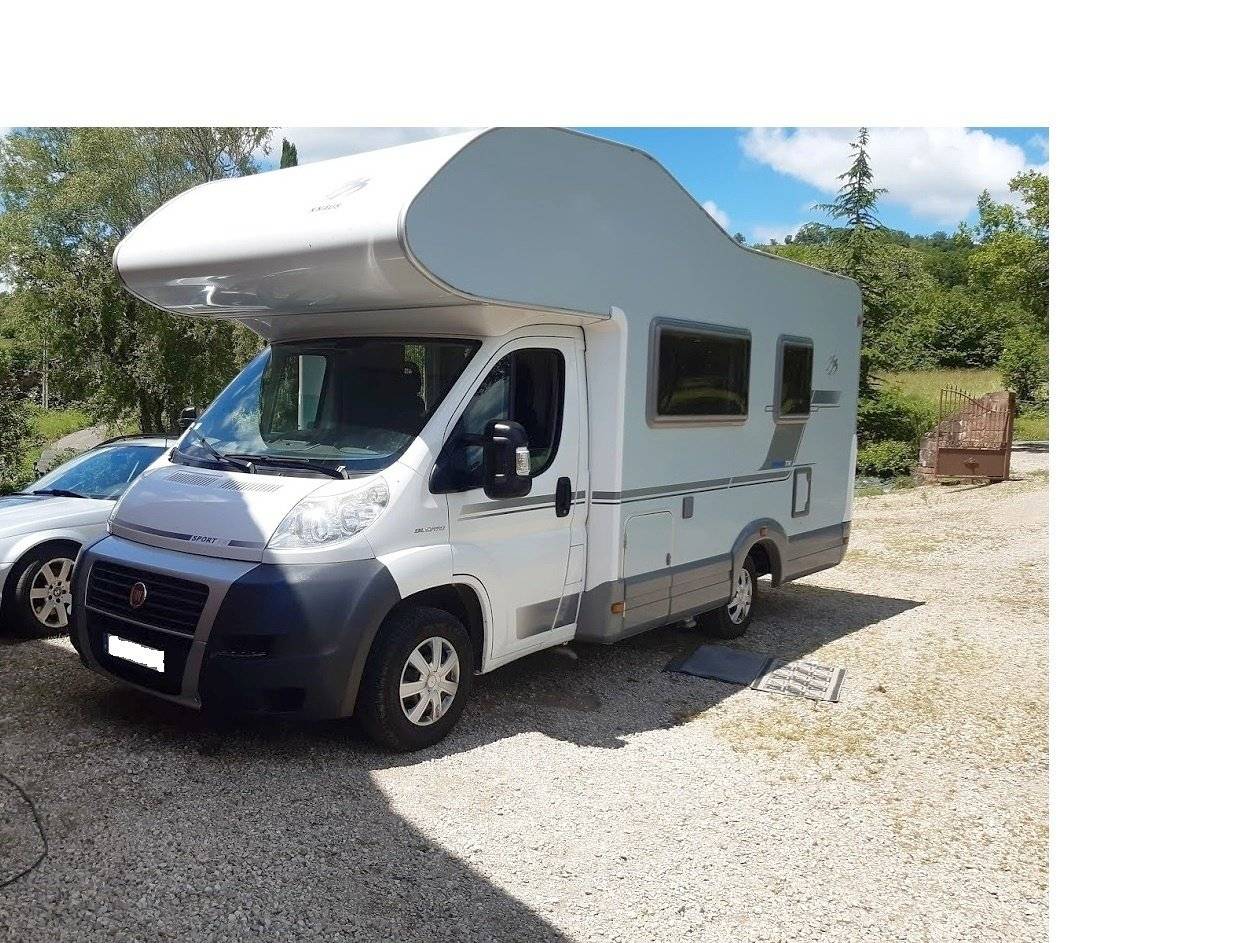 Front view from 3/4 Fiat Ducato 2,2 l Multijet 130 ch. - Yescapa